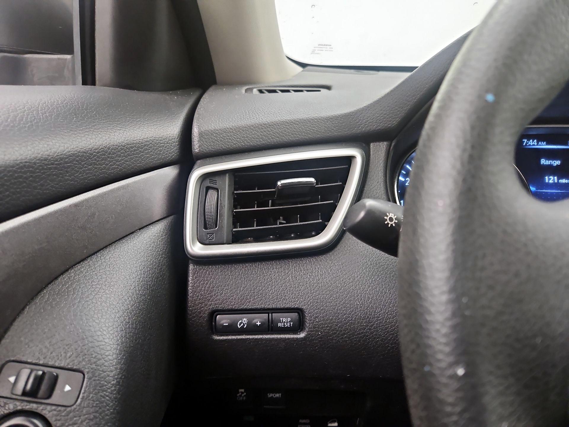 Thumbnail: 2016 Nissan Rogue - 13