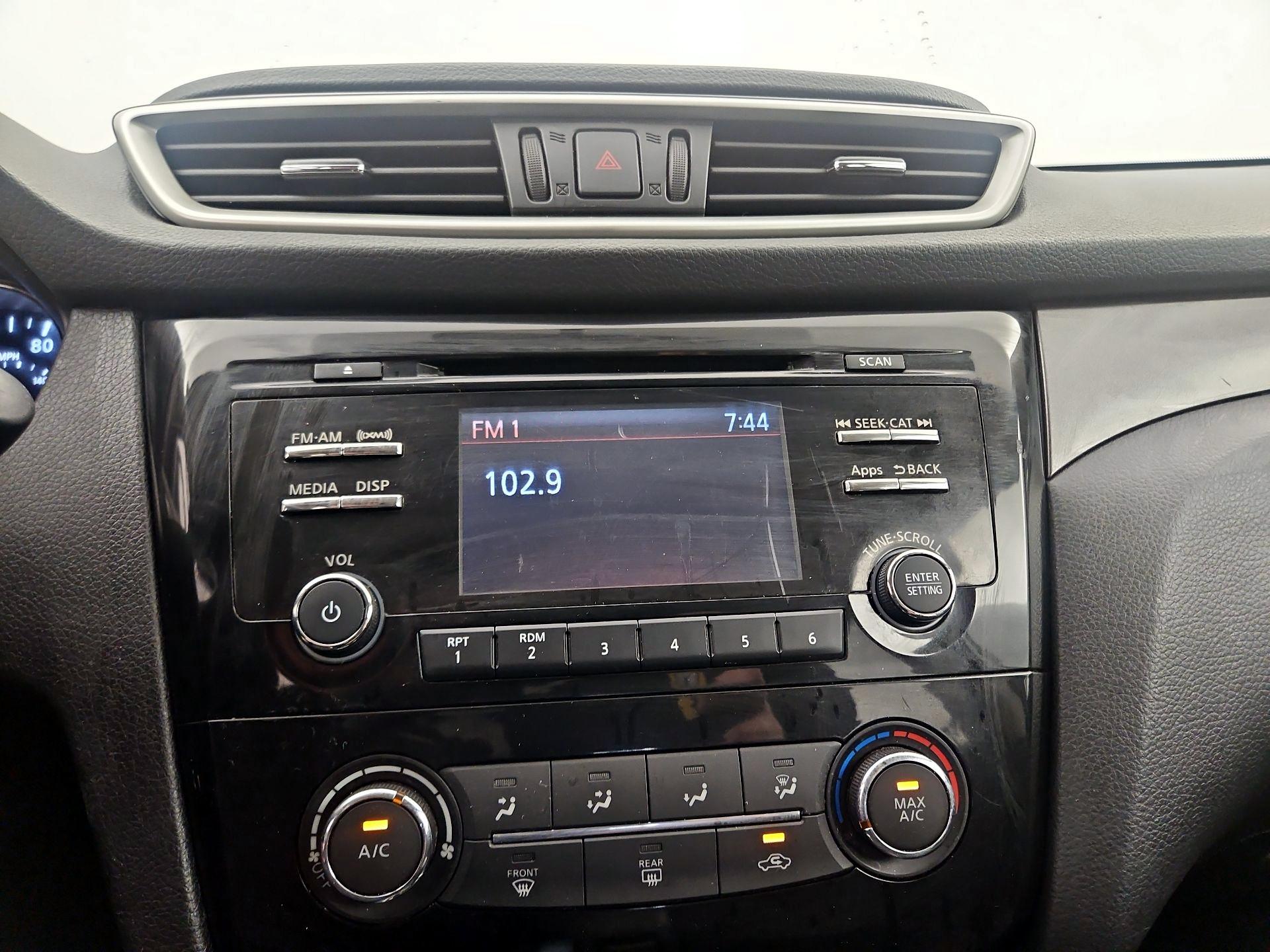 Thumbnail: 2016 Nissan Rogue - 15