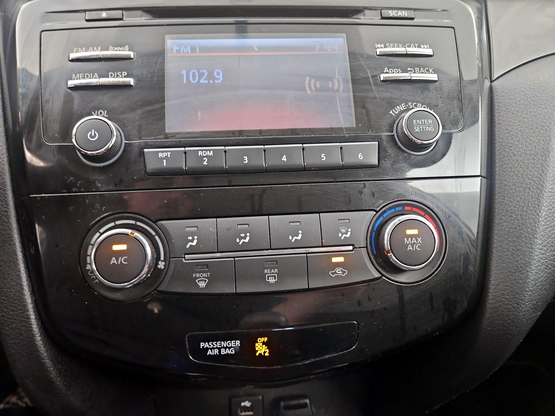 Thumbnail: 2016 Nissan Rogue - 16