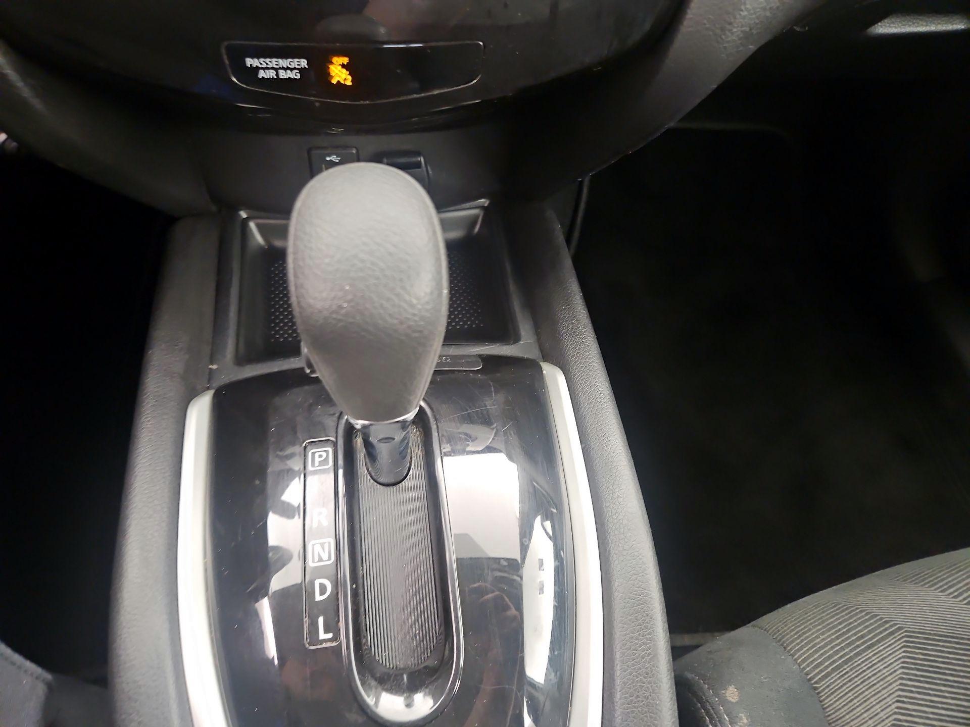 Thumbnail: 2016 Nissan Rogue - 17