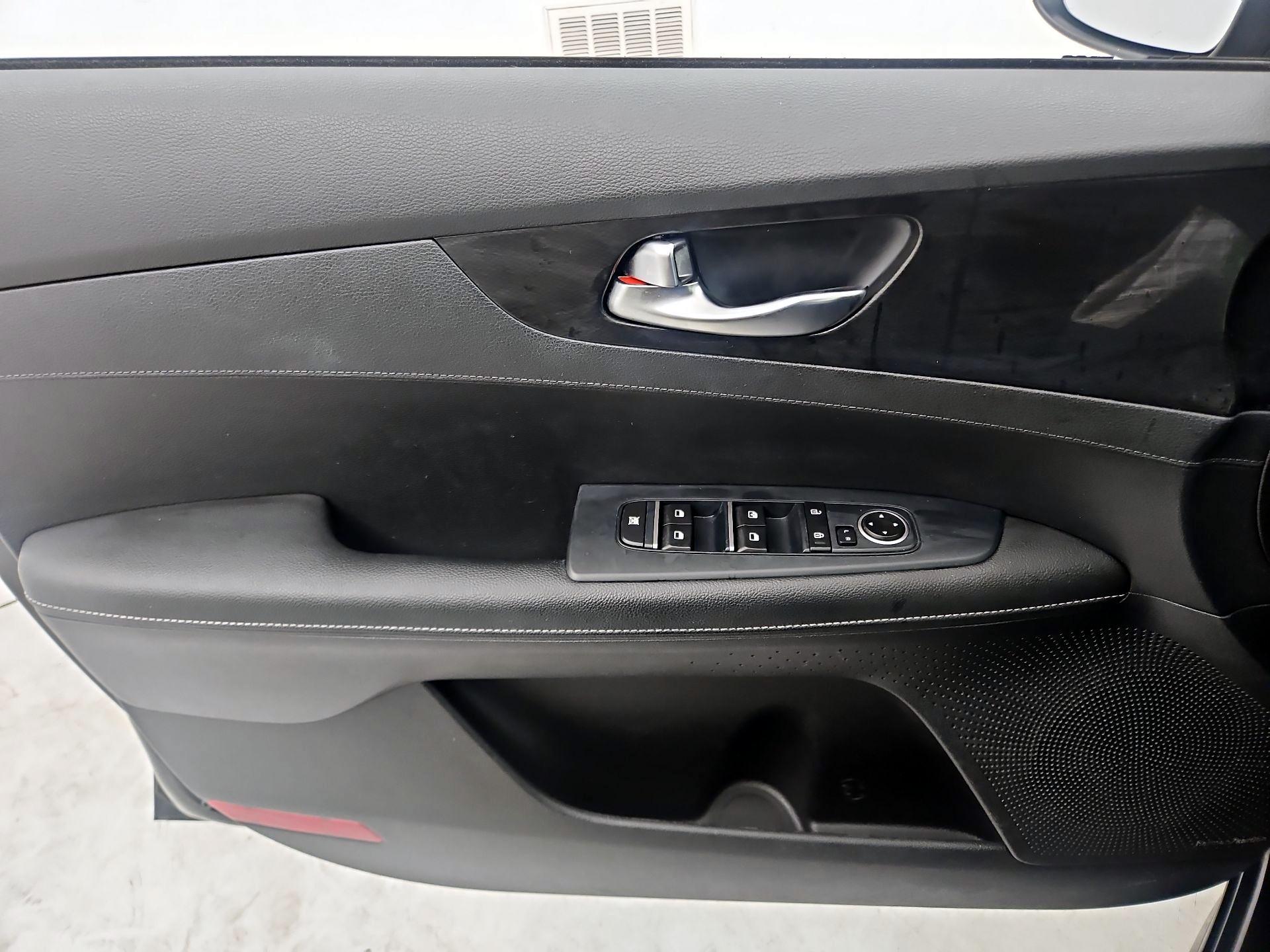 Thumbnail: 2020 Kia Forte - 12