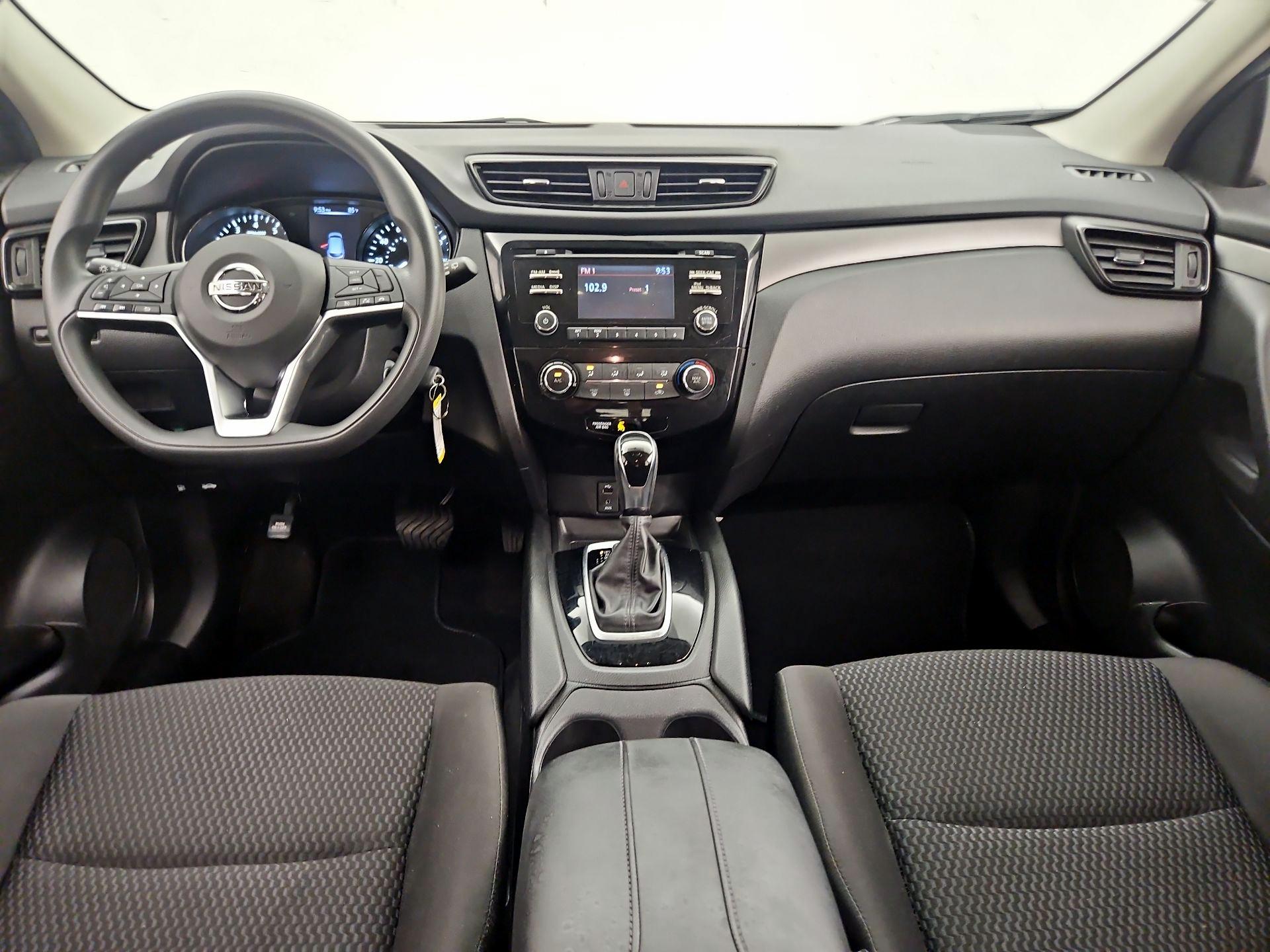 Thumbnail: 2017 Nissan Rogue Sport - 9