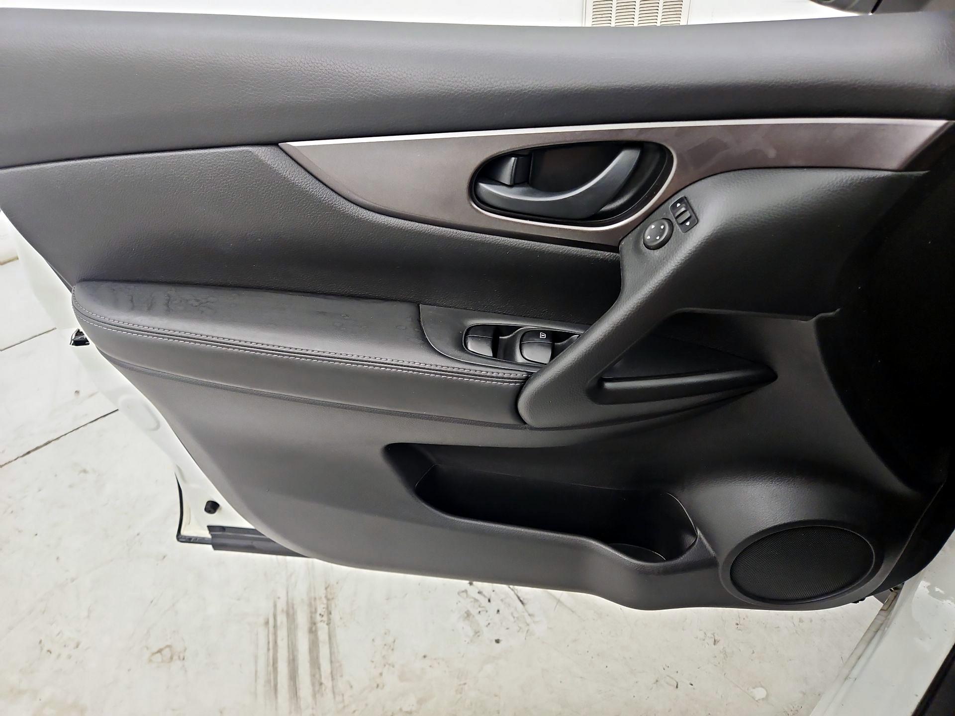 Thumbnail: 2017 Nissan Rogue Sport - 12