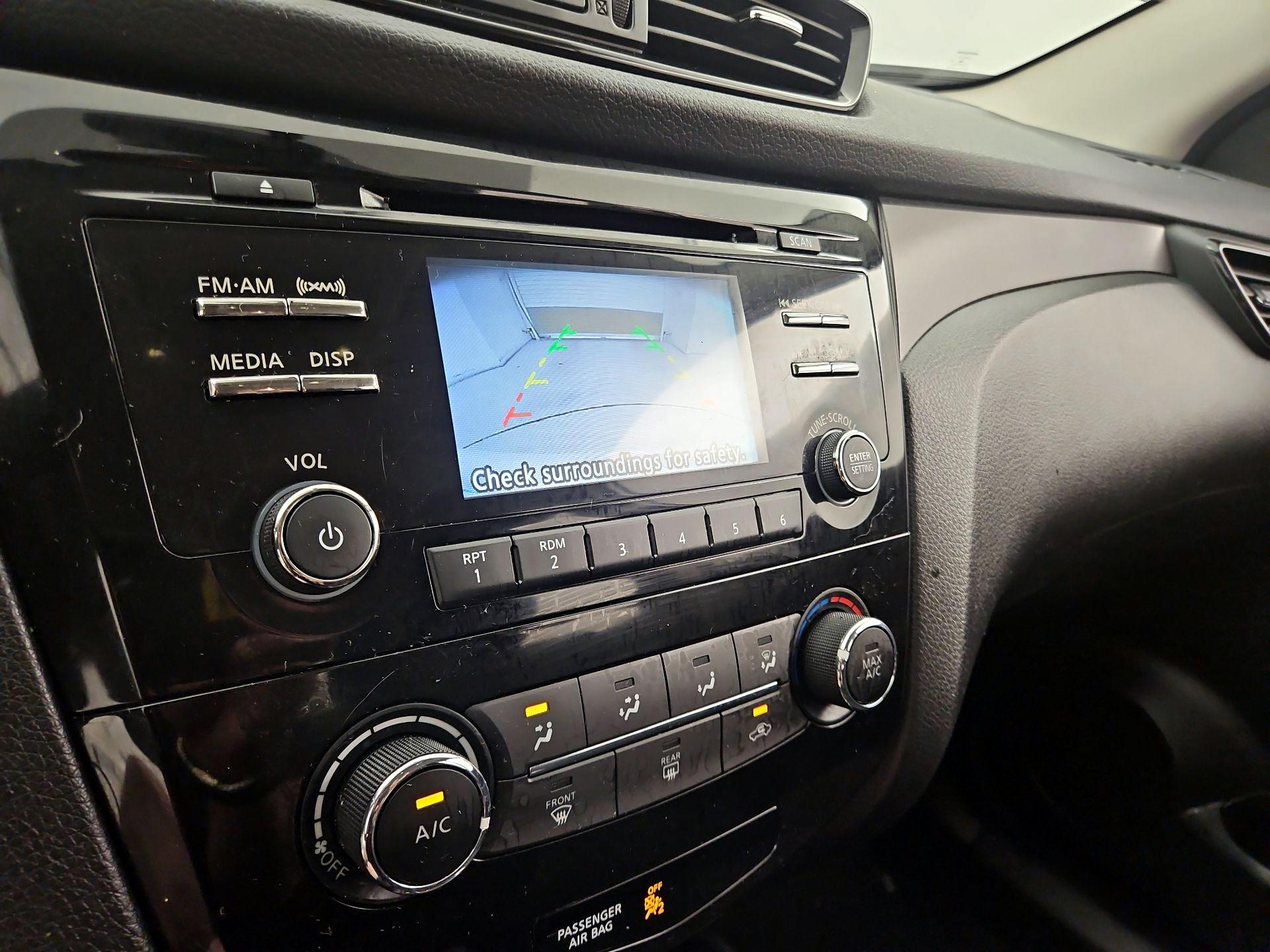 Thumbnail: 2017 Nissan Rogue Sport - 14