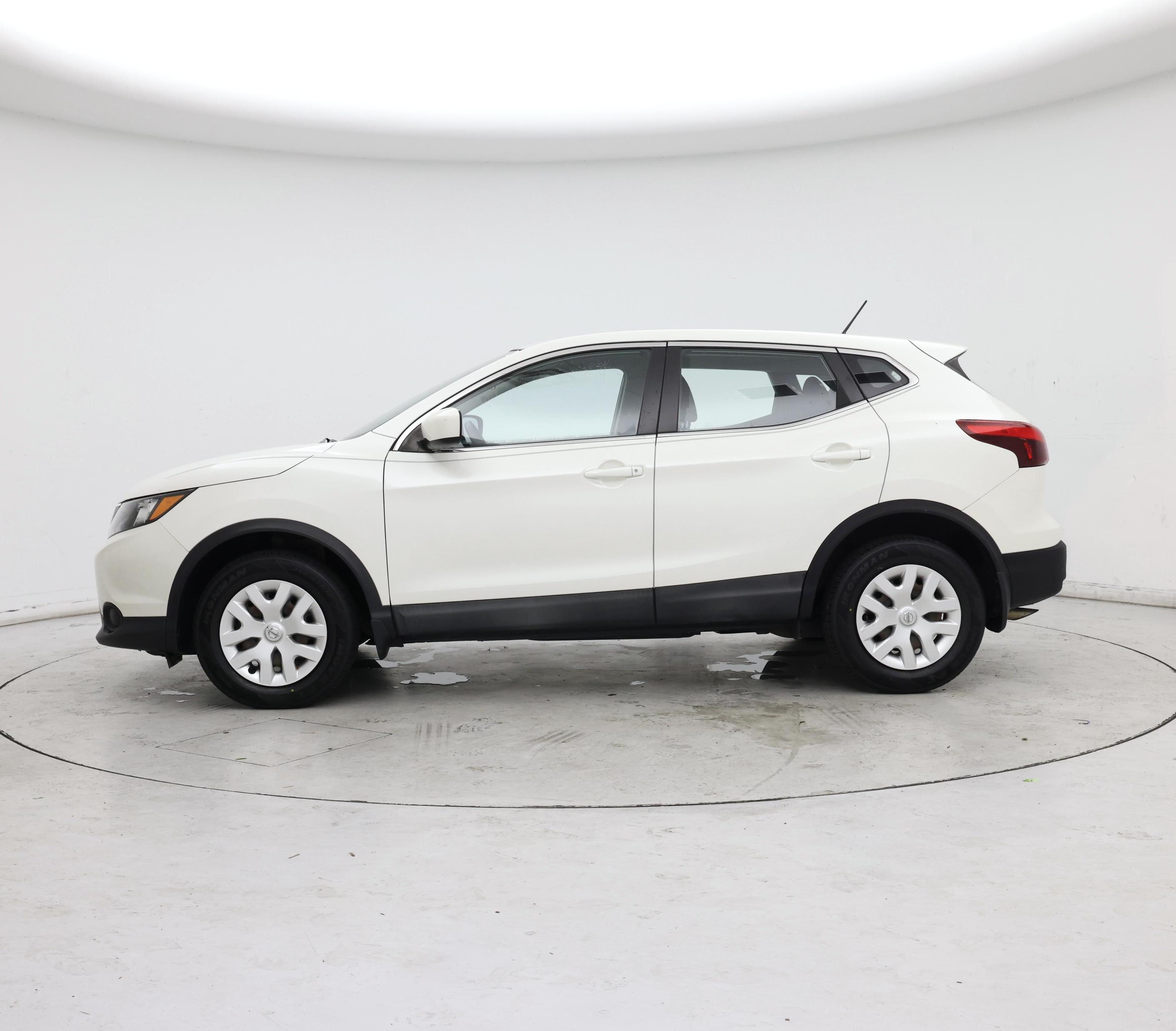Thumbnail: 2017 Nissan Rogue Sport - 3