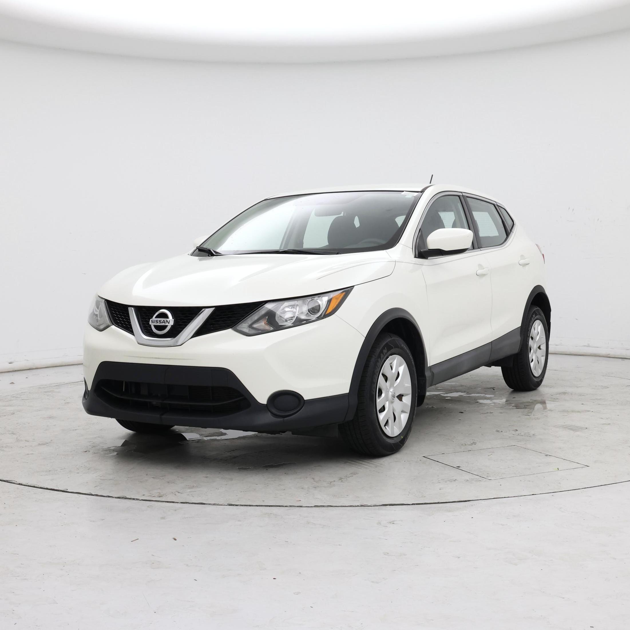 Thumbnail: 2017 Nissan Rogue Sport - 4