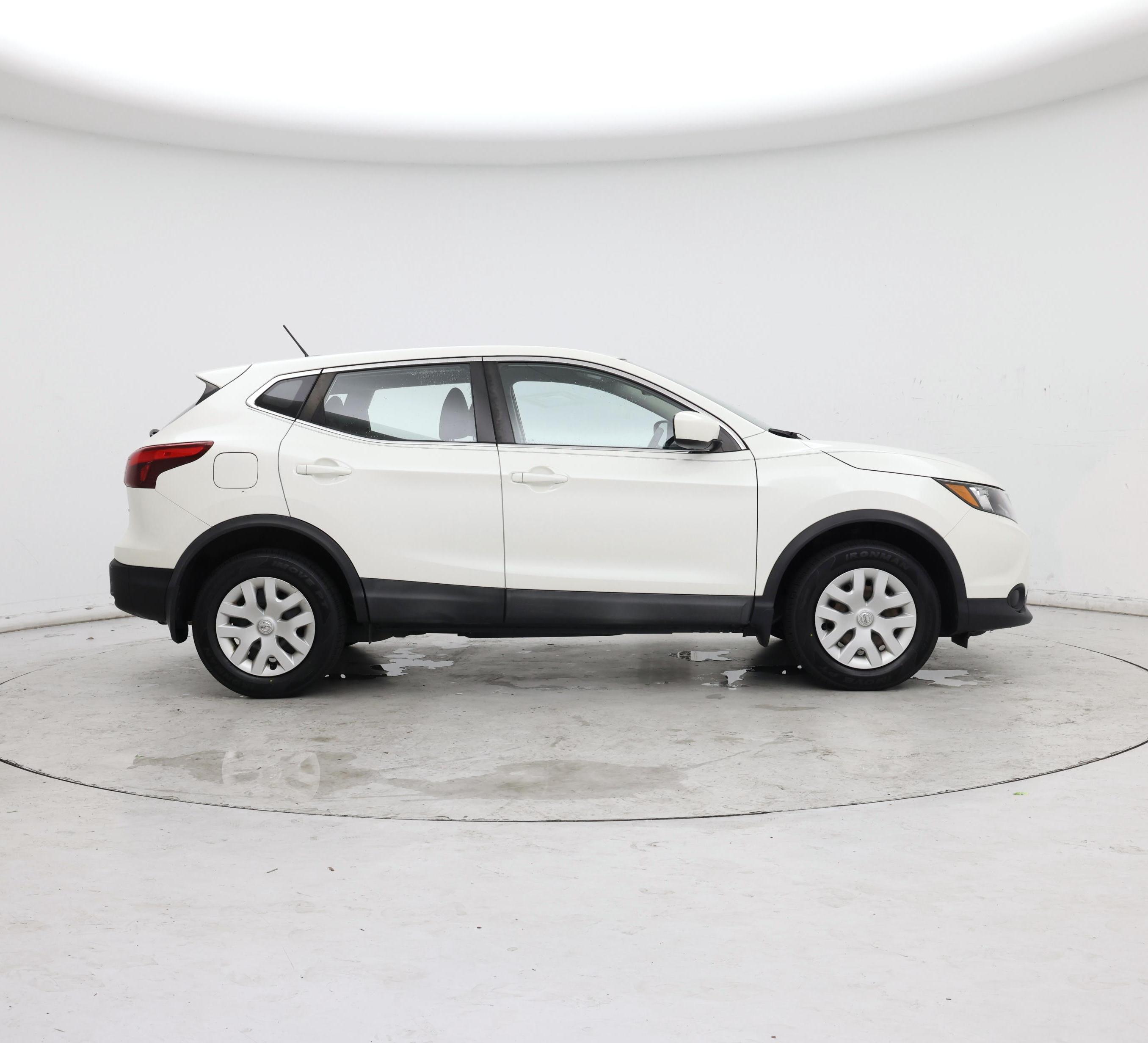 Thumbnail: 2017 Nissan Rogue Sport - 7