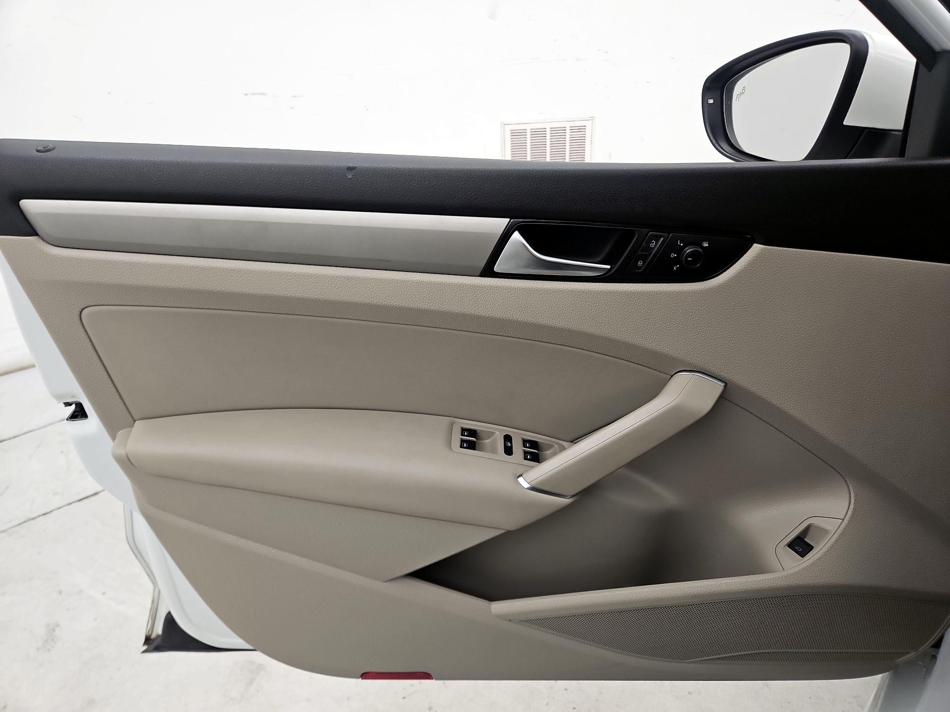 Thumbnail: 2020 Volkswagen Passat - 12