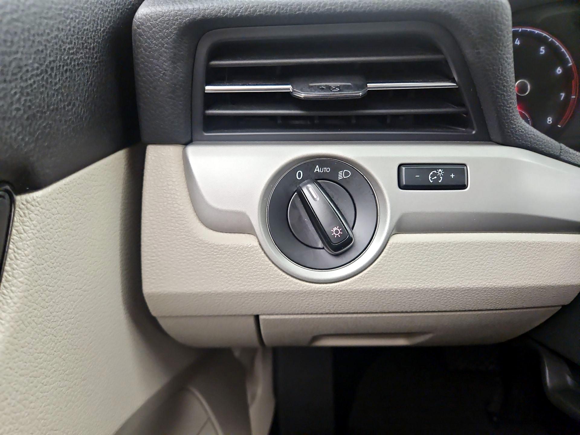 Thumbnail: 2020 Volkswagen Passat - 13