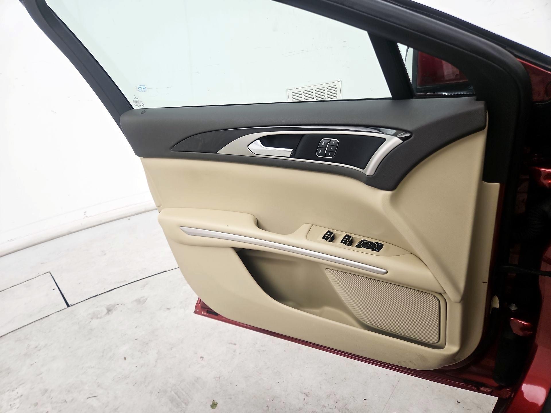 Thumbnail: 2014 Lincoln MKZ - 12