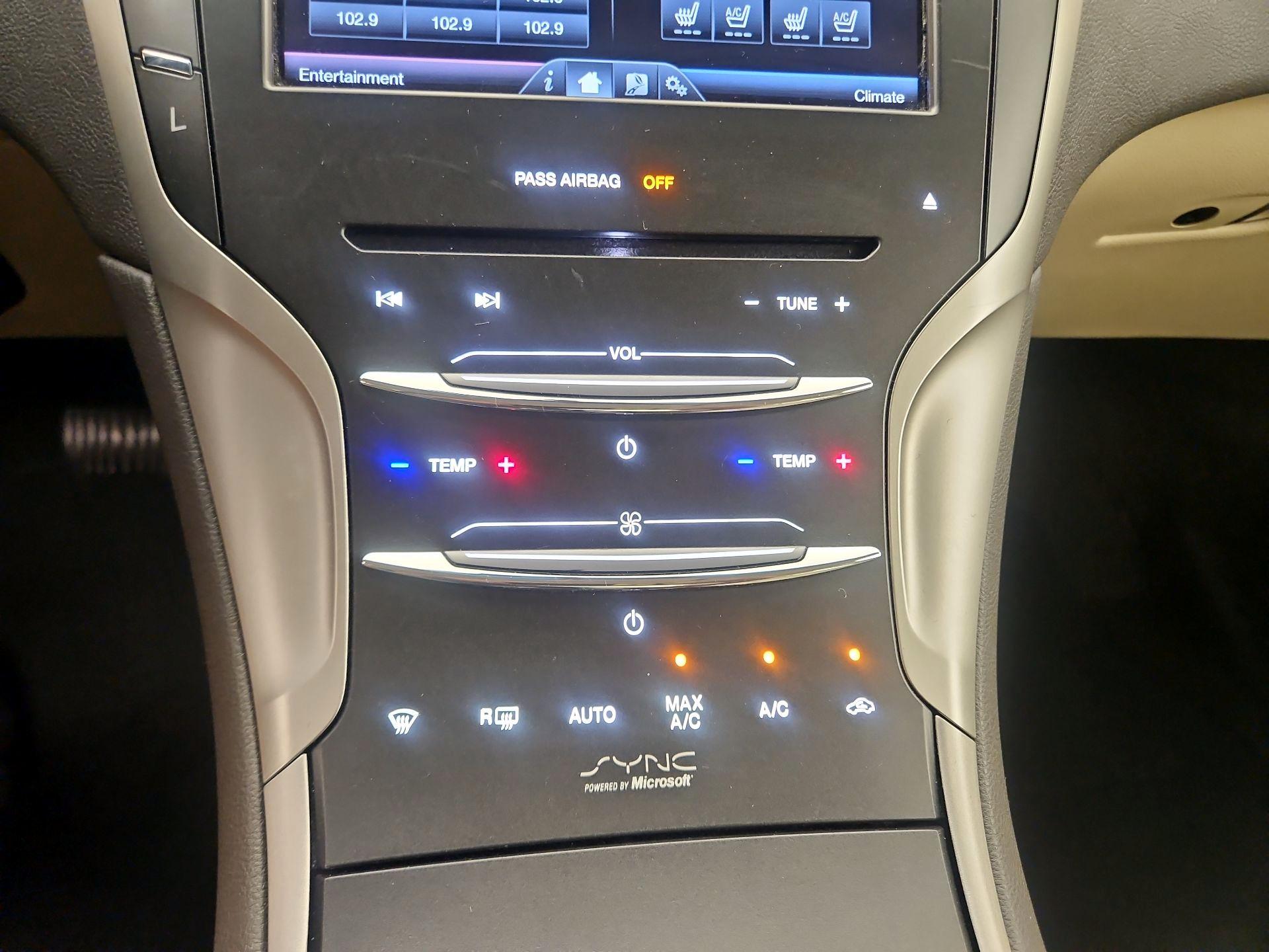 Thumbnail: 2014 Lincoln MKZ - 17