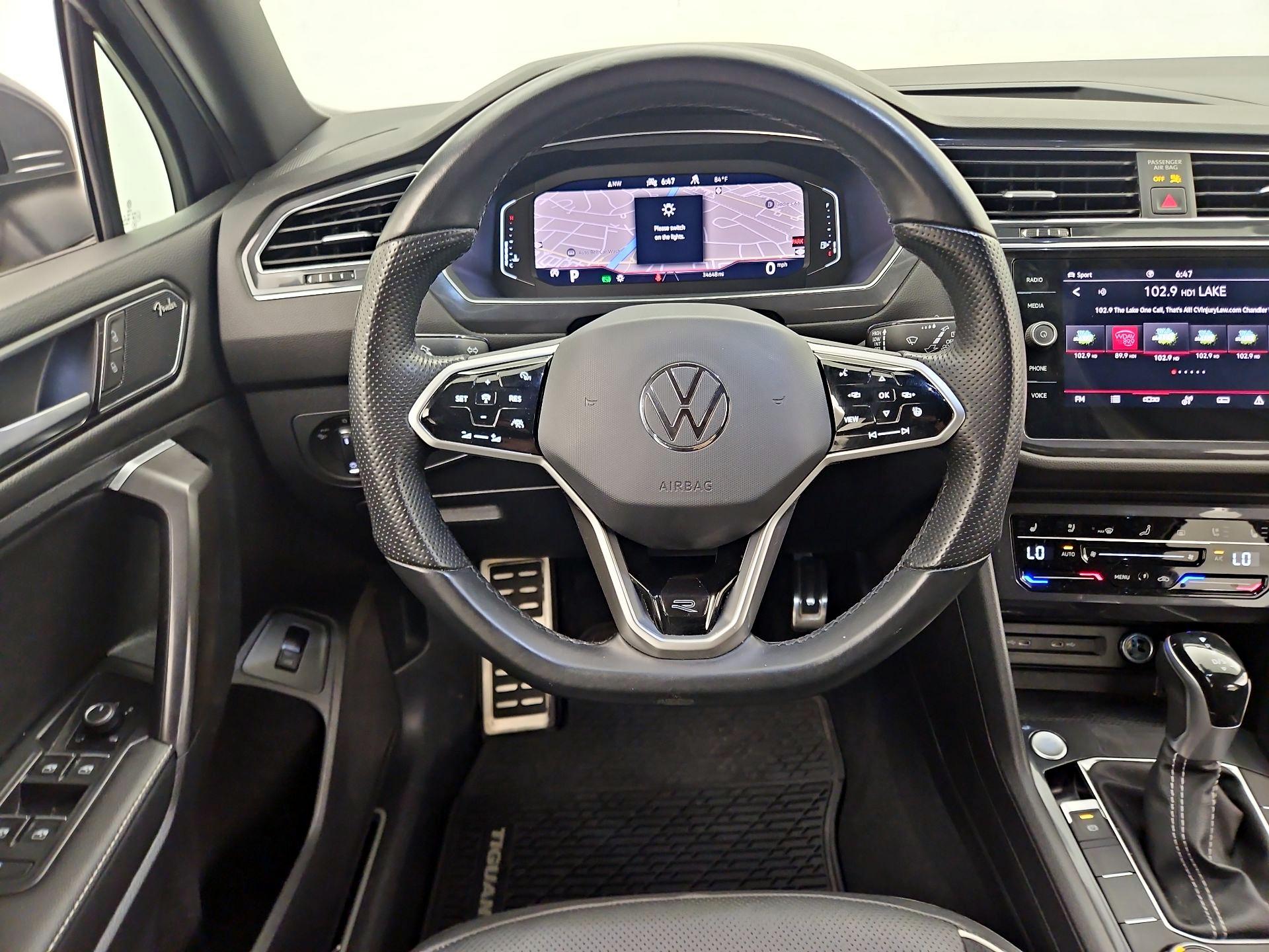 Thumbnail: 2022 Volkswagen Tiguan - 10