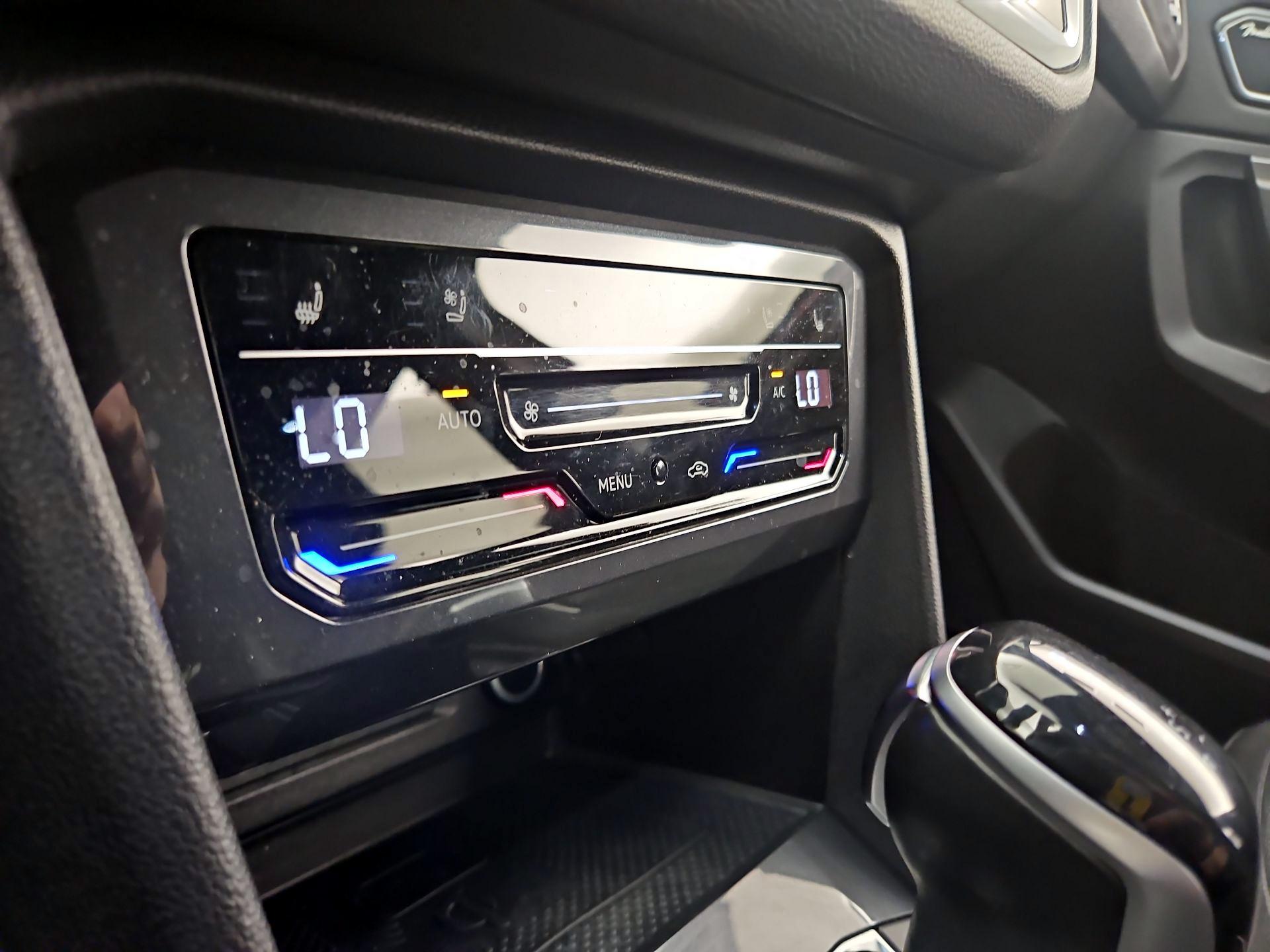 Thumbnail: 2022 Volkswagen Tiguan - 17