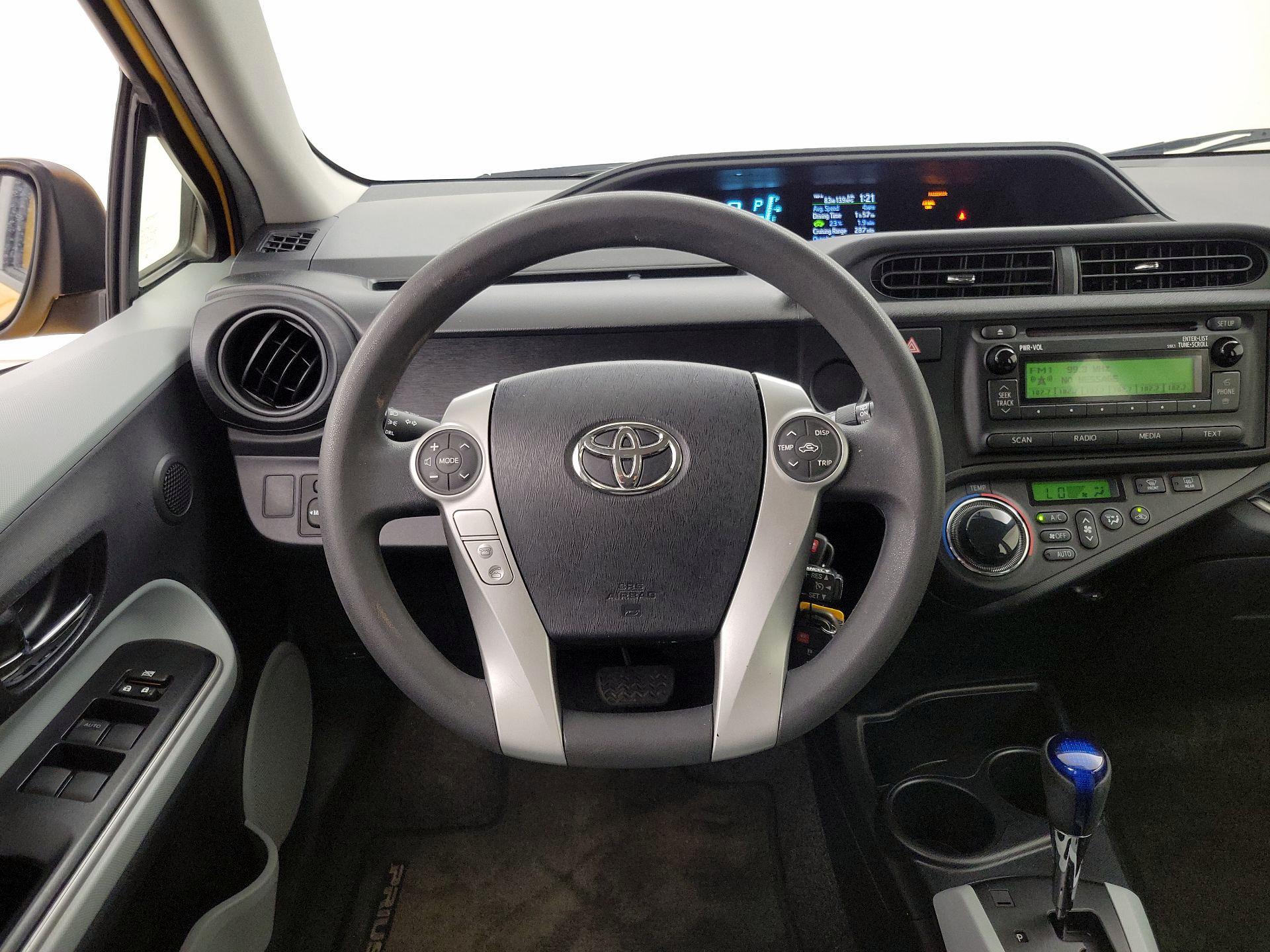 Thumbnail: 2014 Toyota Prius c - 10
