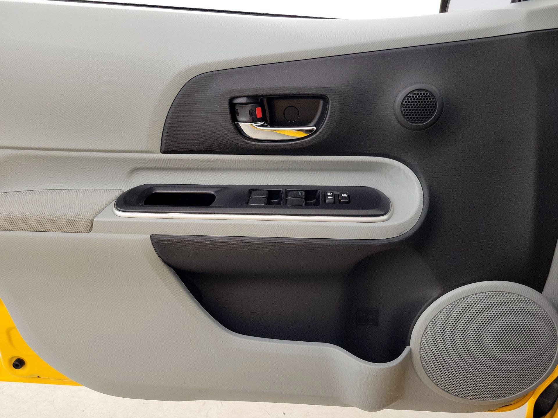 Thumbnail: 2014 Toyota Prius c - 13