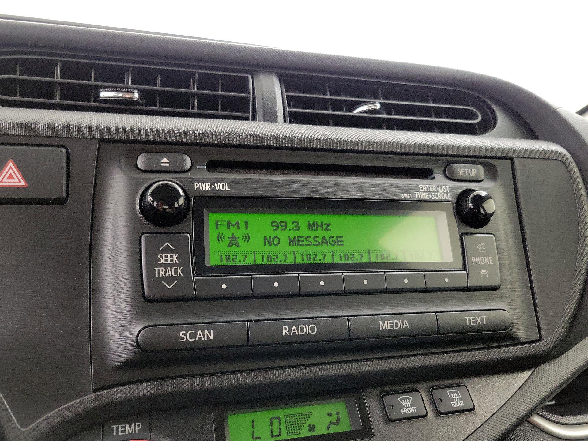 Thumbnail: 2014 Toyota Prius c - 15