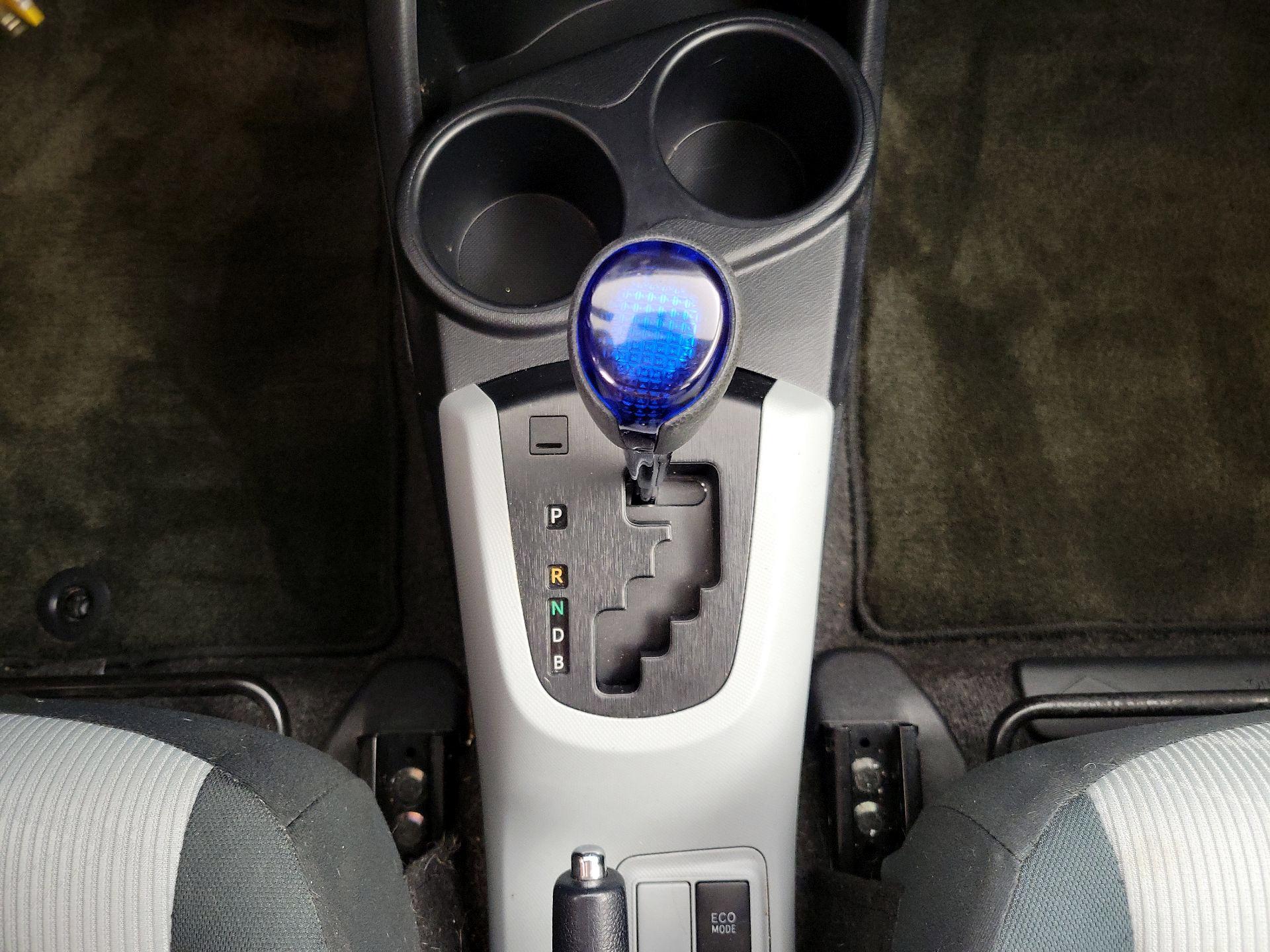 Thumbnail: 2014 Toyota Prius c - 17