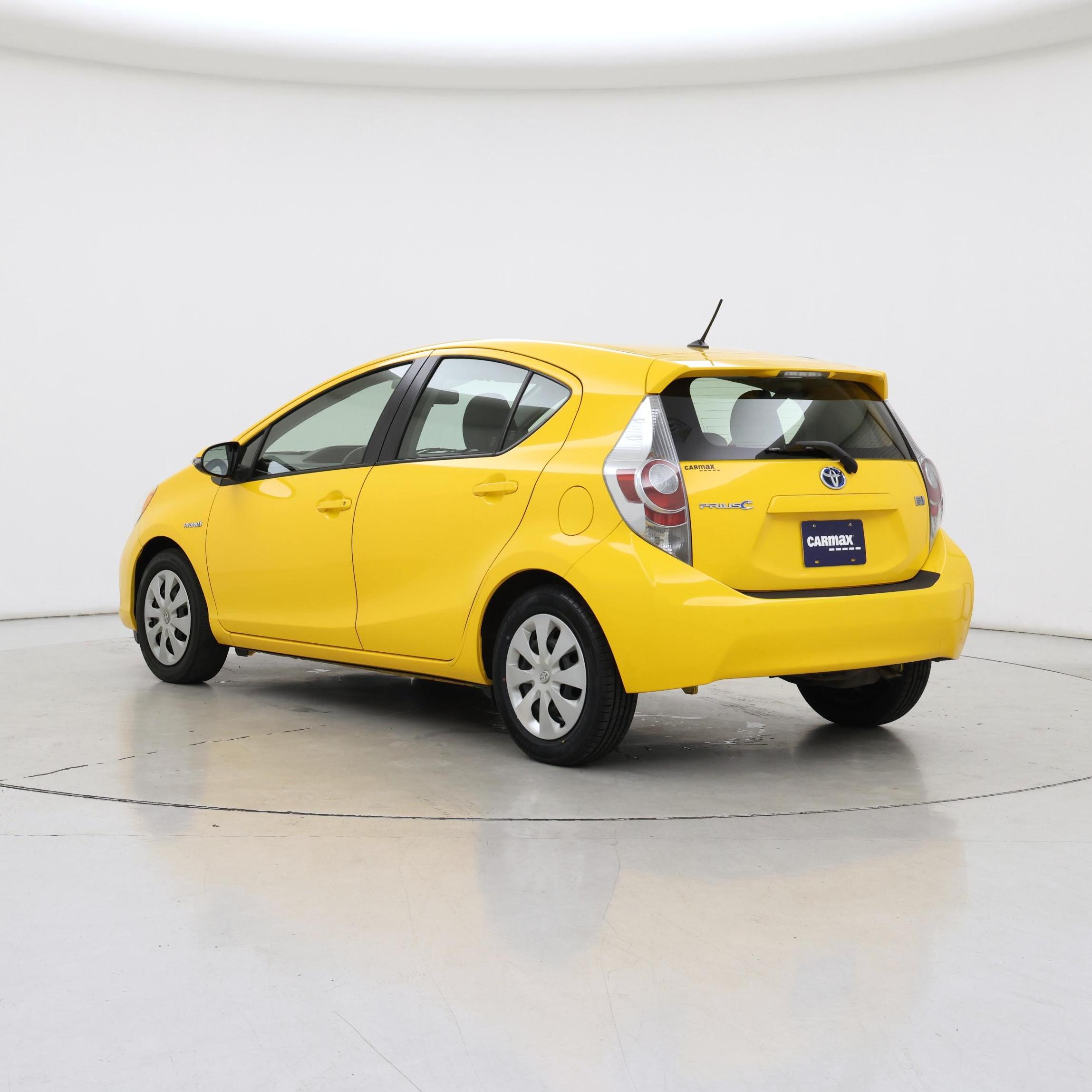 Thumbnail: 2014 Toyota Prius c - 2