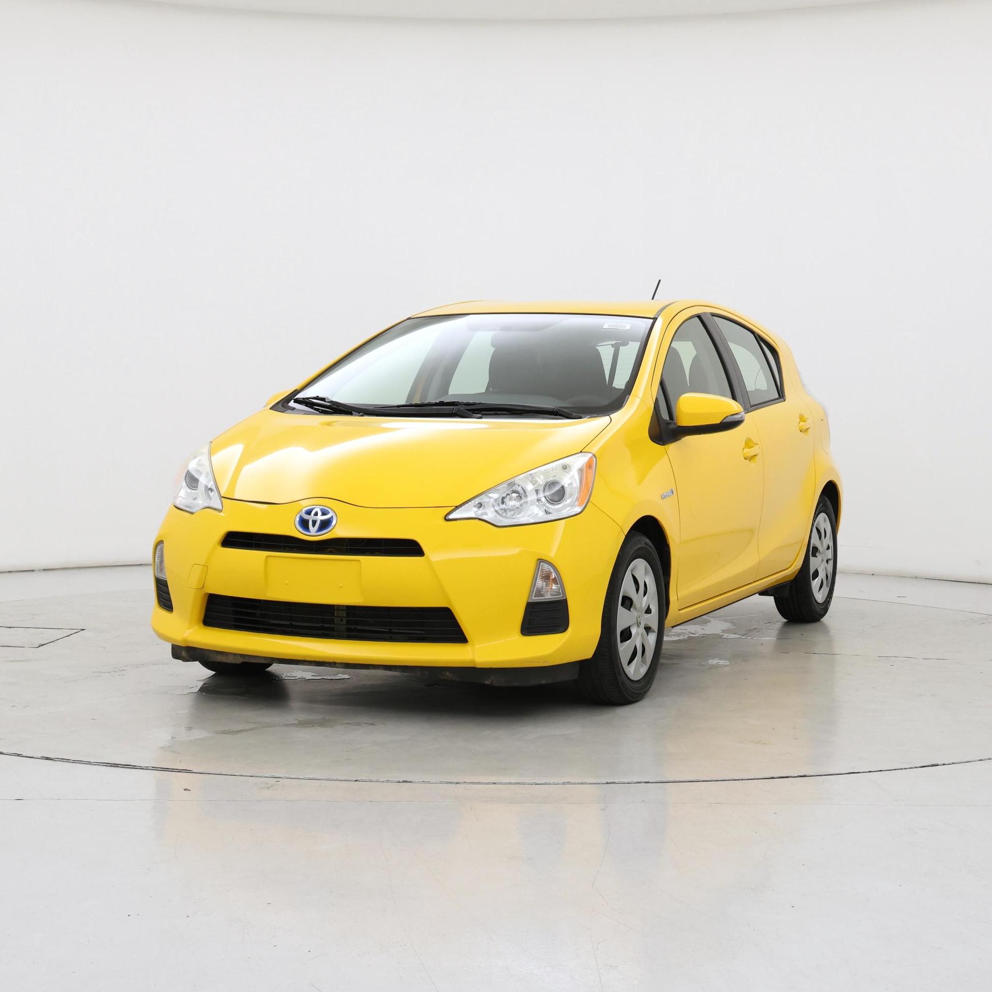 Thumbnail: 2014 Toyota Prius c - 4