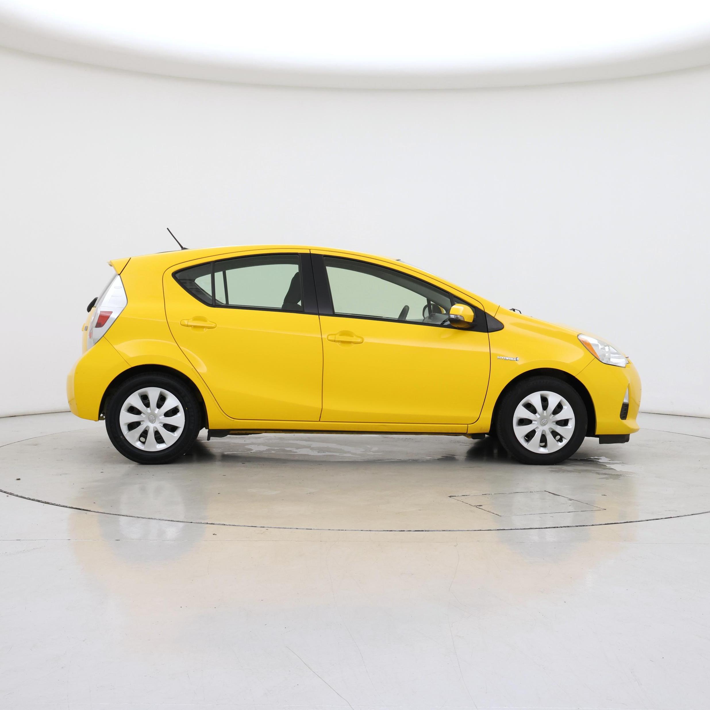 Thumbnail: 2014 Toyota Prius c - 7