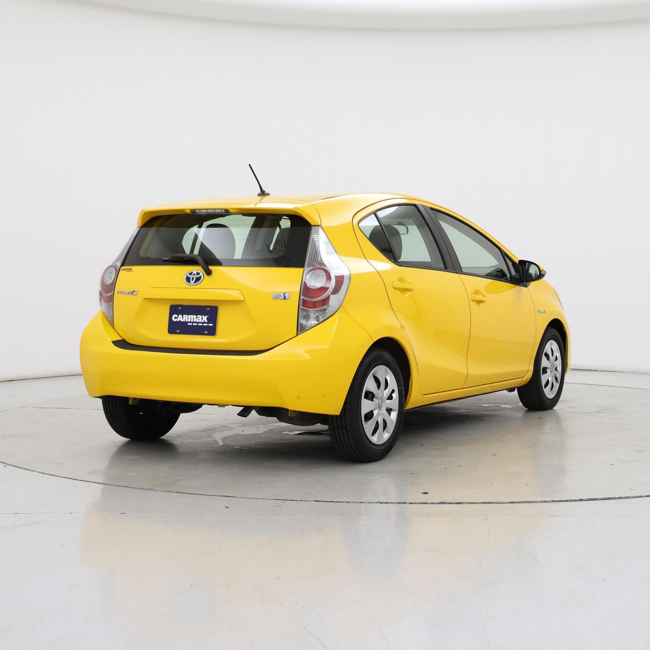 Thumbnail: 2014 Toyota Prius c - 8
