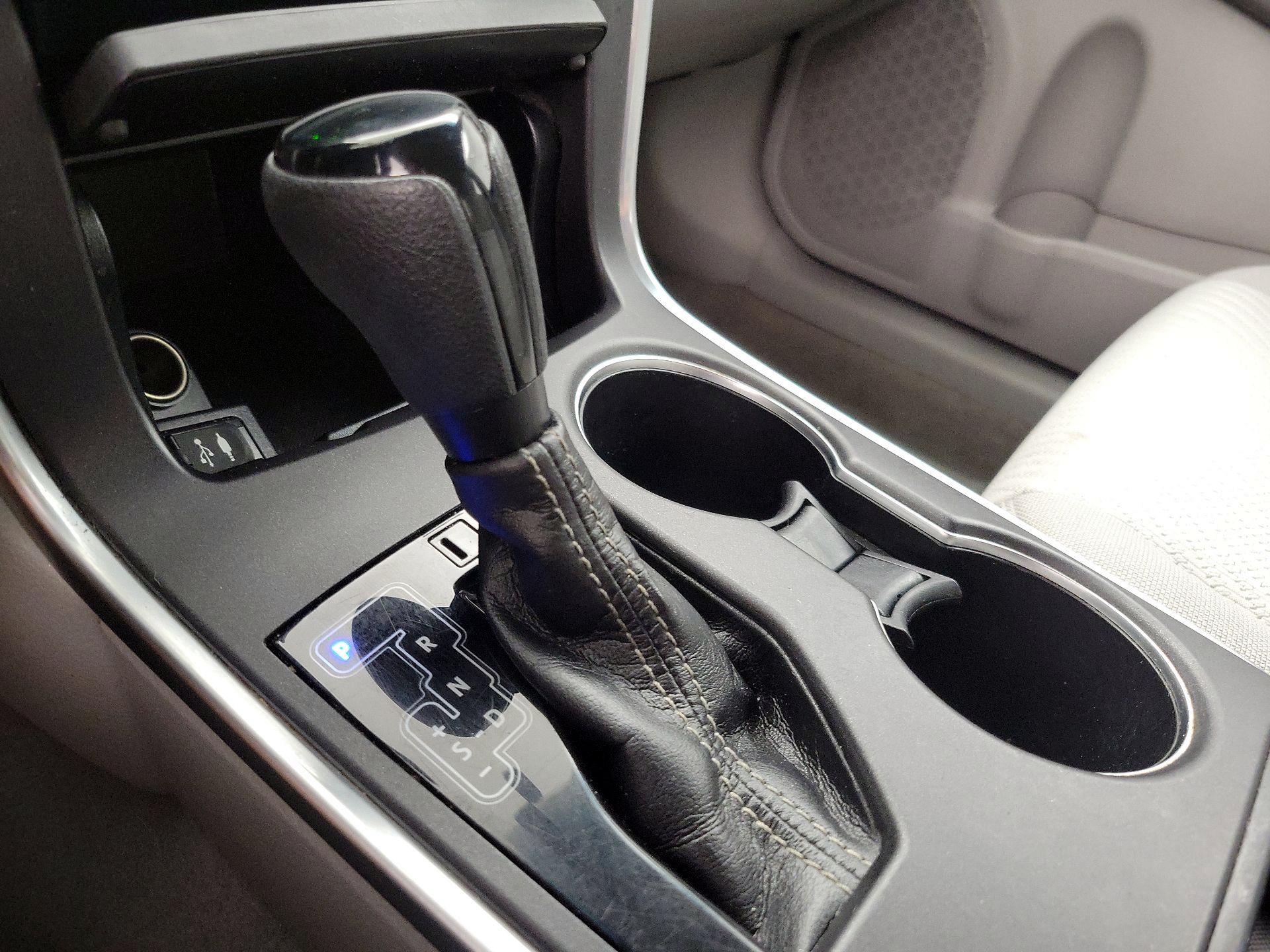 Thumbnail: 2016 Toyota Camry - 17