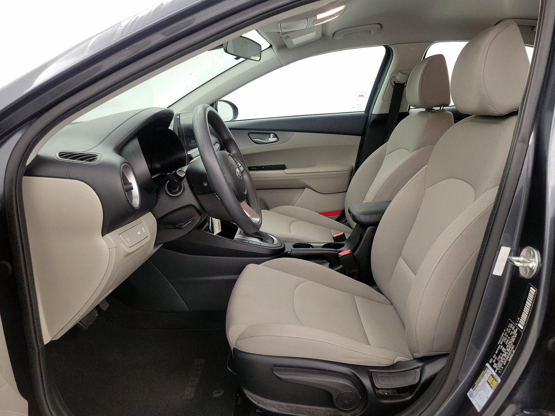 Thumbnail: 2019 Kia Forte - 11