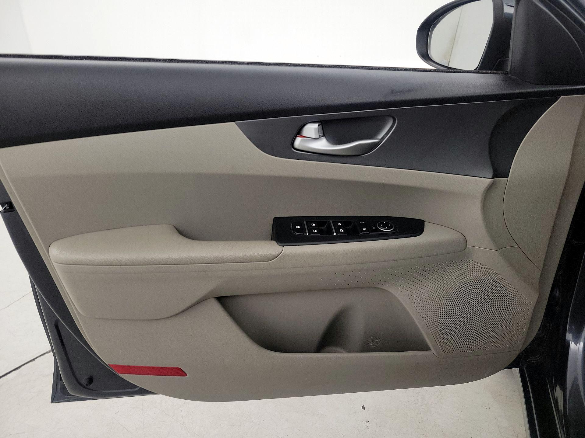 Thumbnail: 2019 Kia Forte - 12