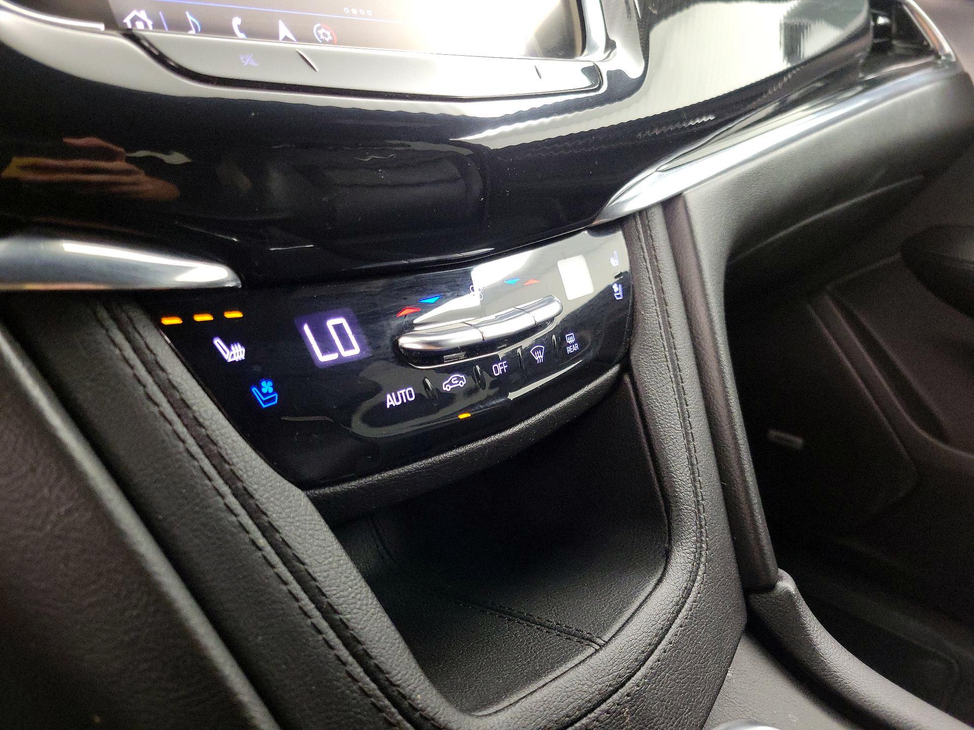 Thumbnail: 2020 Cadillac XT6 - 17
