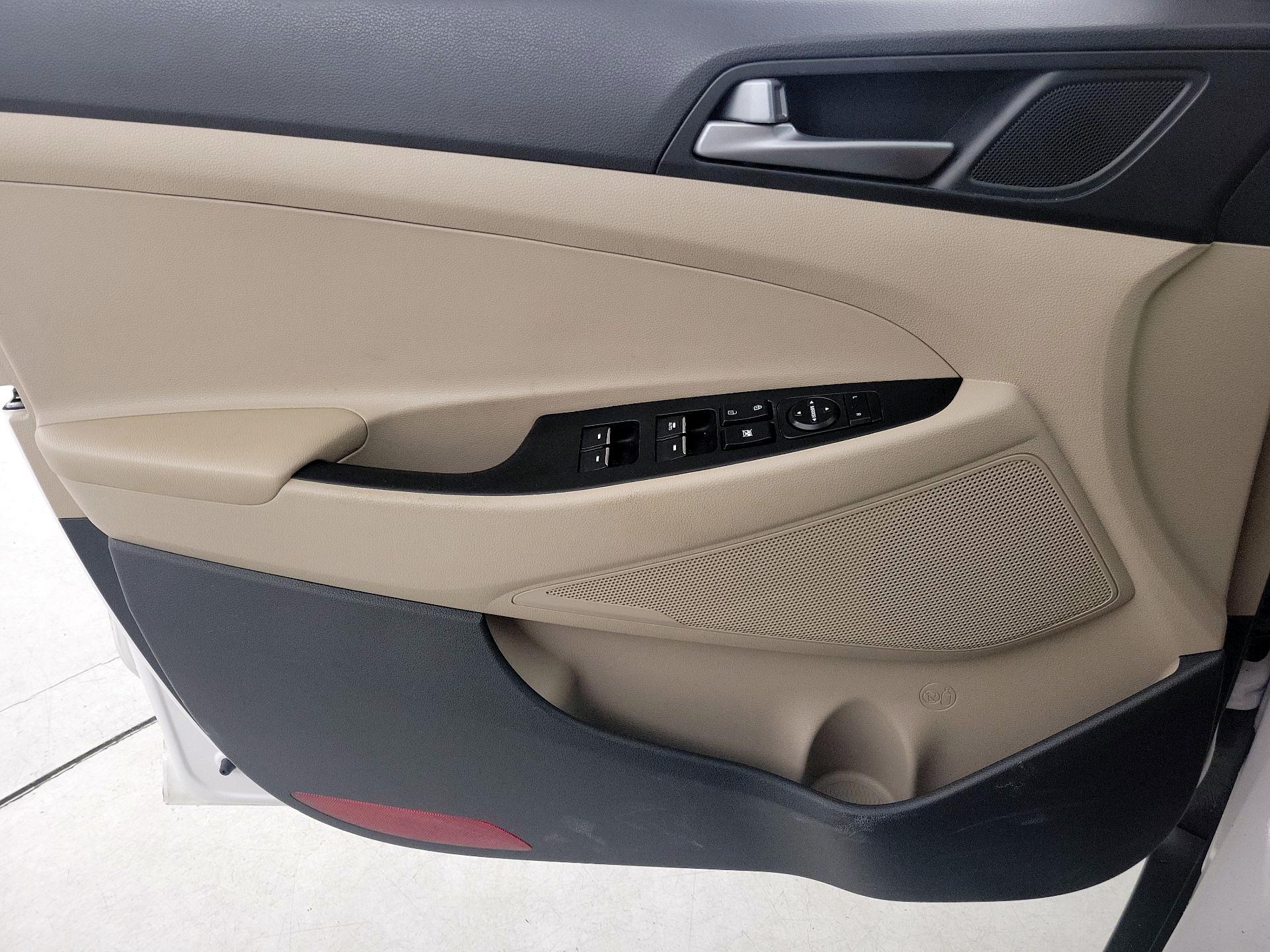 Thumbnail: 2016 Hyundai Tucson - 12