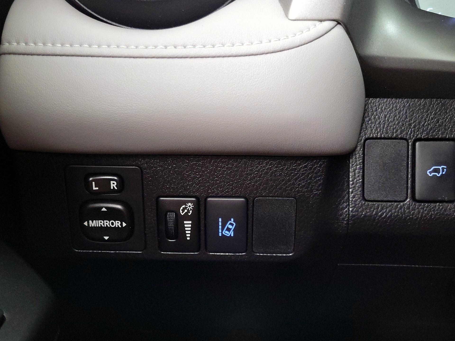 Thumbnail: 2017 Toyota RAV4 - 13