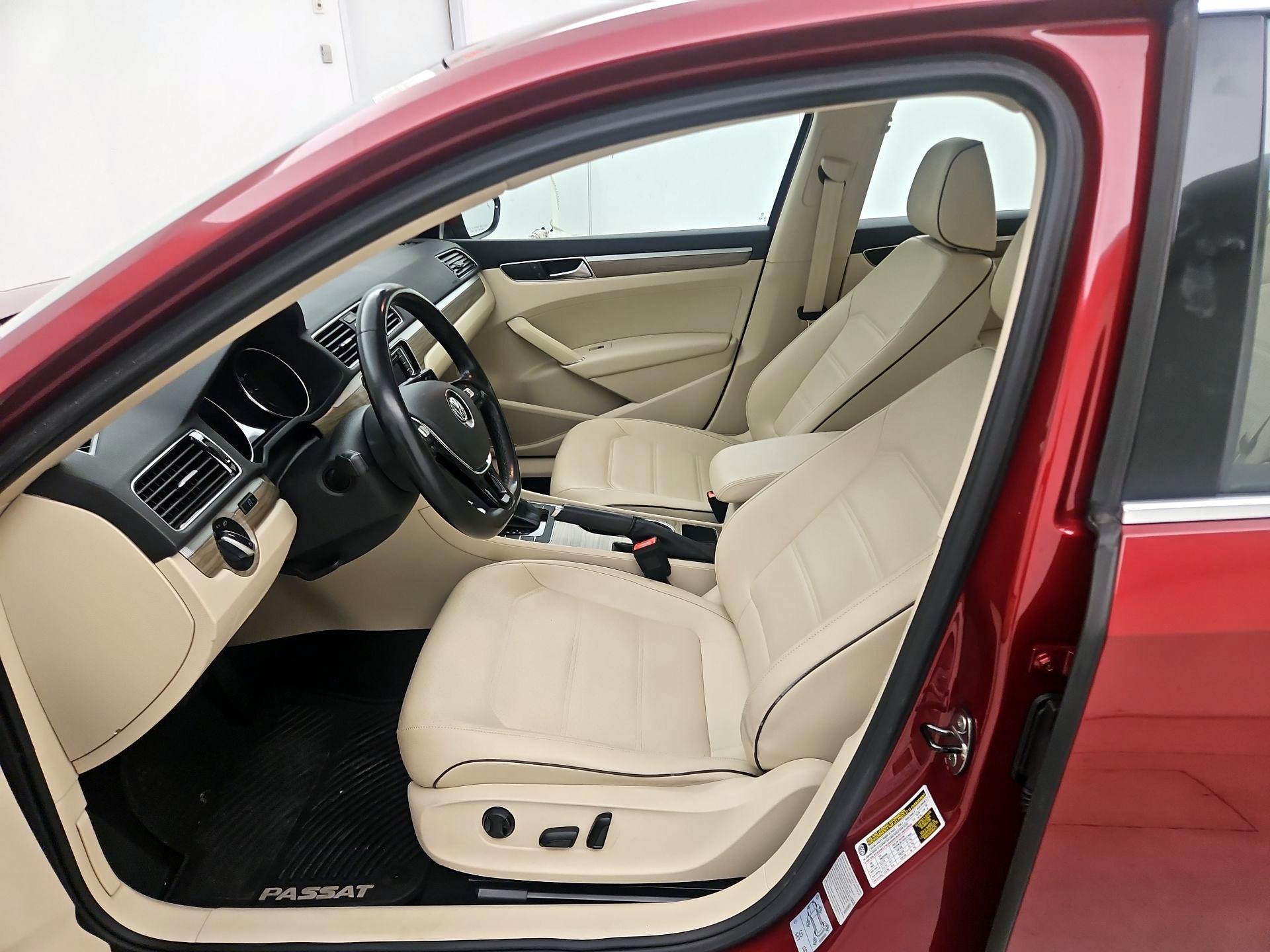 Thumbnail: 2016 Volkswagen Passat - 11