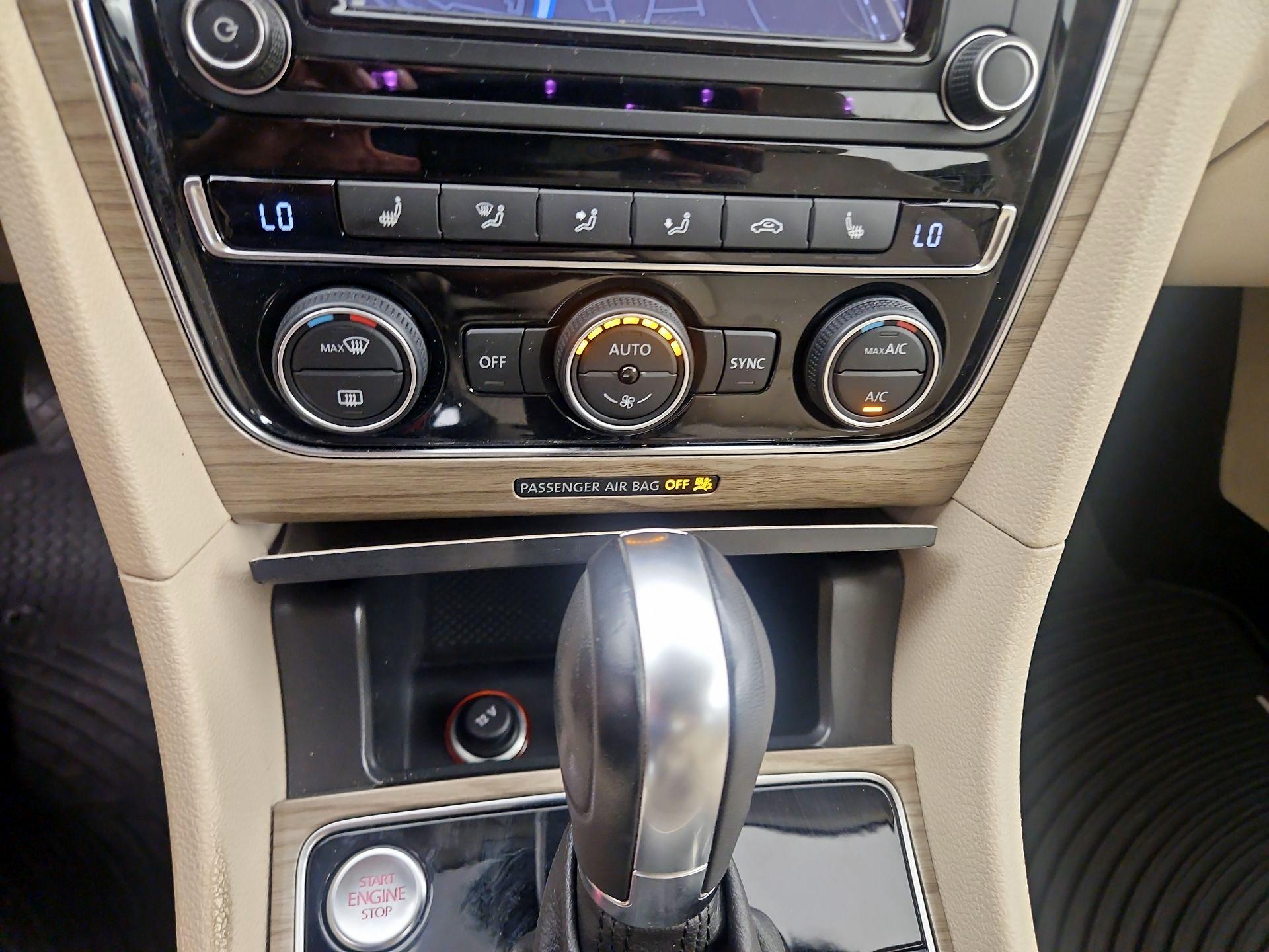 Thumbnail: 2016 Volkswagen Passat - 17