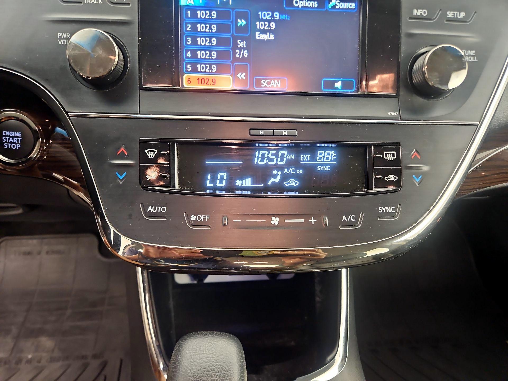 Thumbnail: 2014 Toyota Avalon - 16