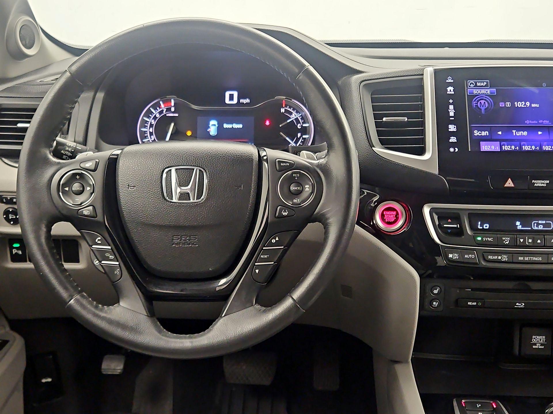 Thumbnail: 2017 Honda Pilot - 10