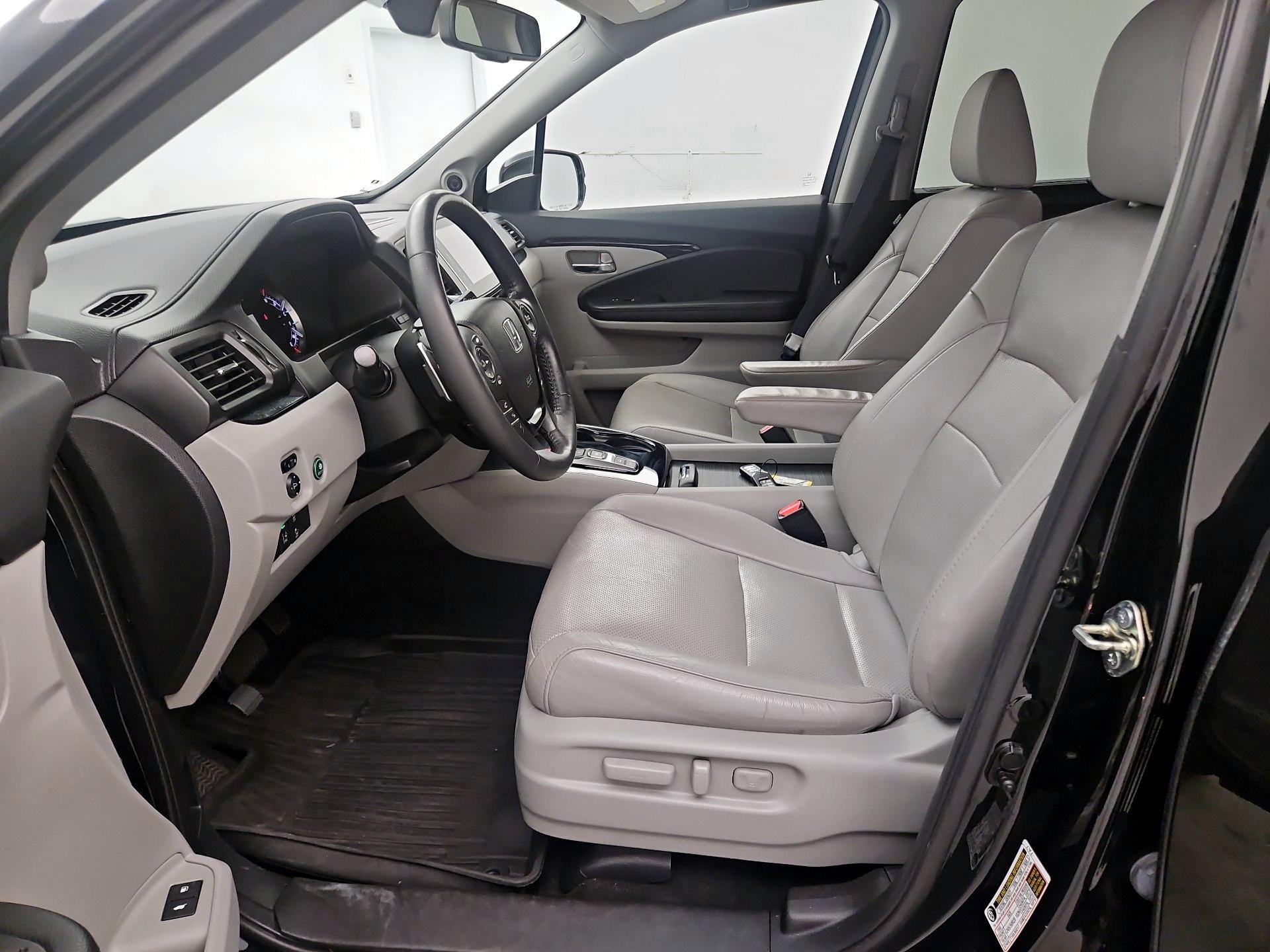 Thumbnail: 2017 Honda Pilot - 11