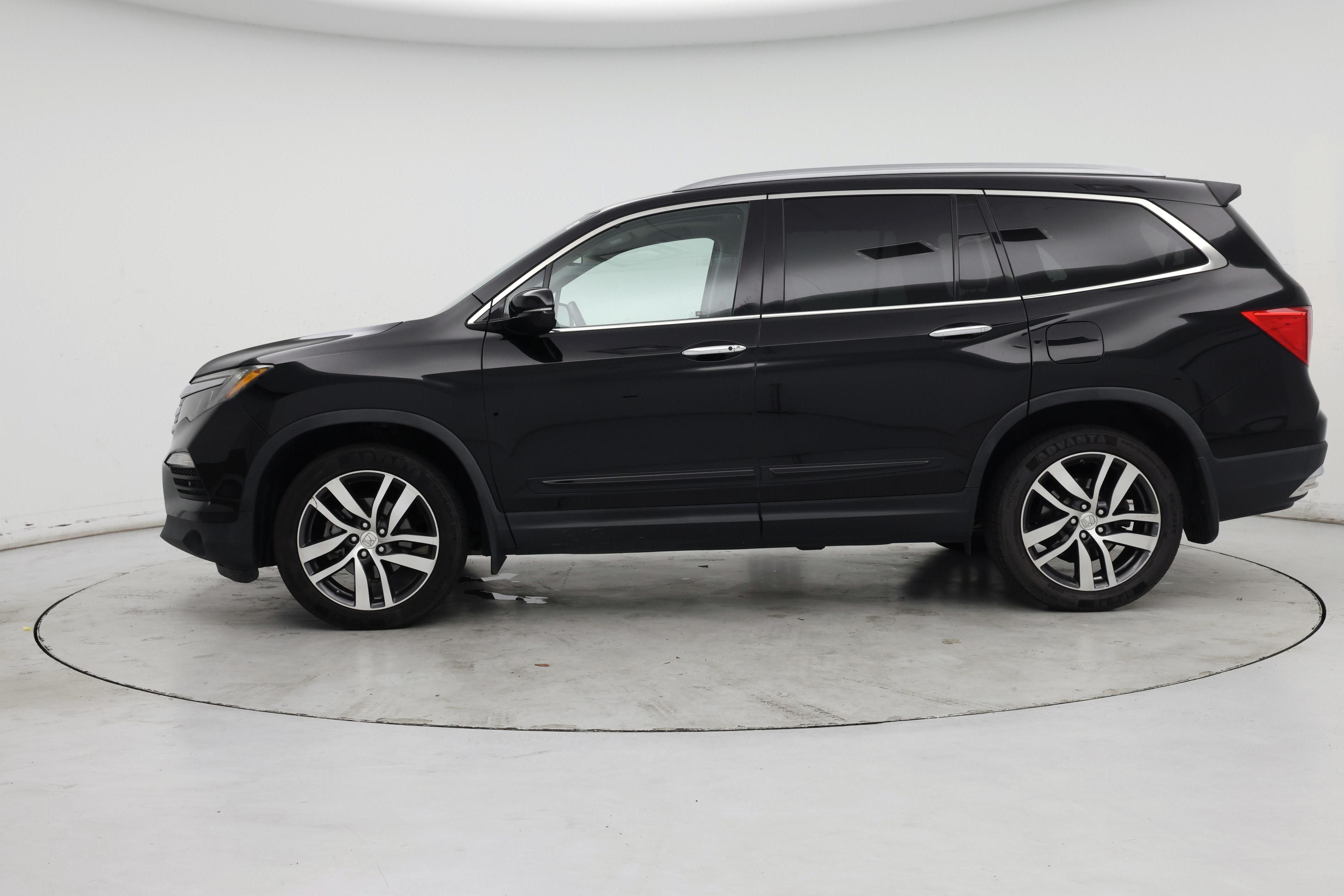 Thumbnail: 2017 Honda Pilot - 3