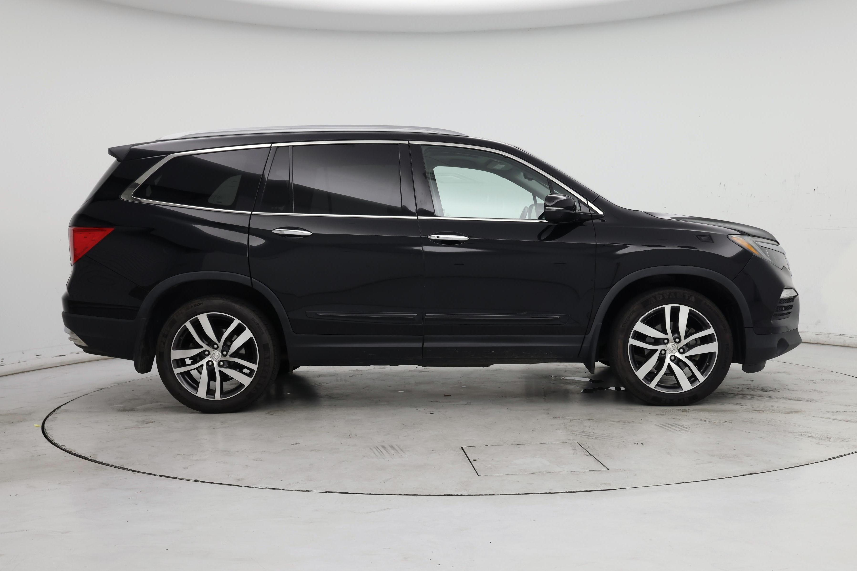 Thumbnail: 2017 Honda Pilot - 7