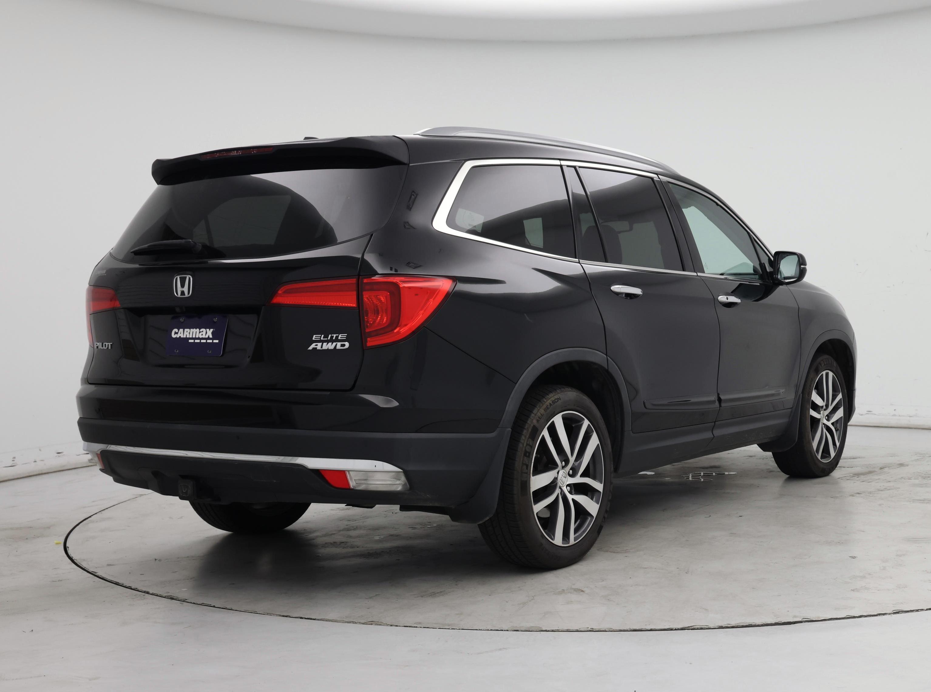 Thumbnail: 2017 Honda Pilot - 8