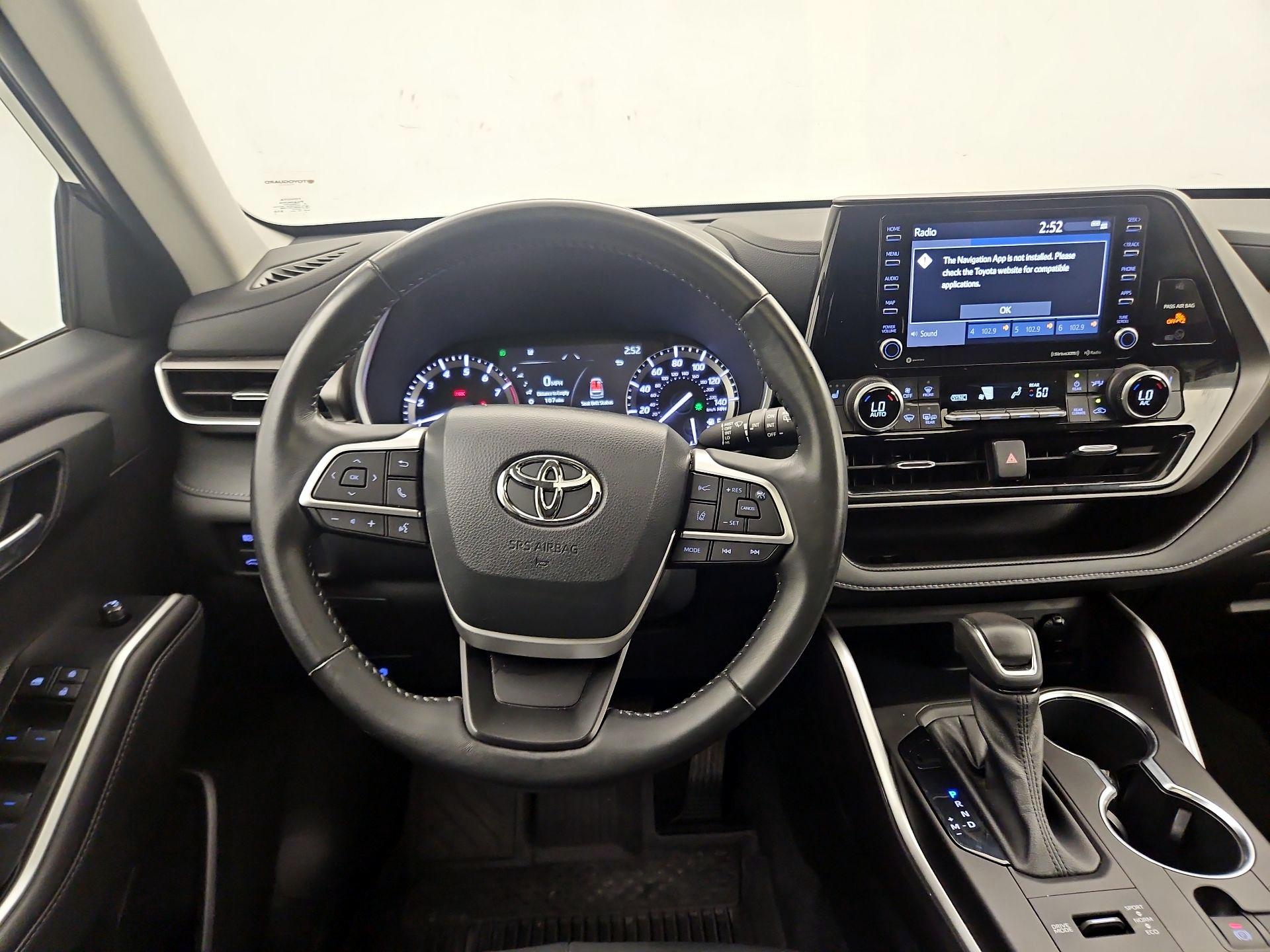 Thumbnail: 2022 Toyota Highlander - 10