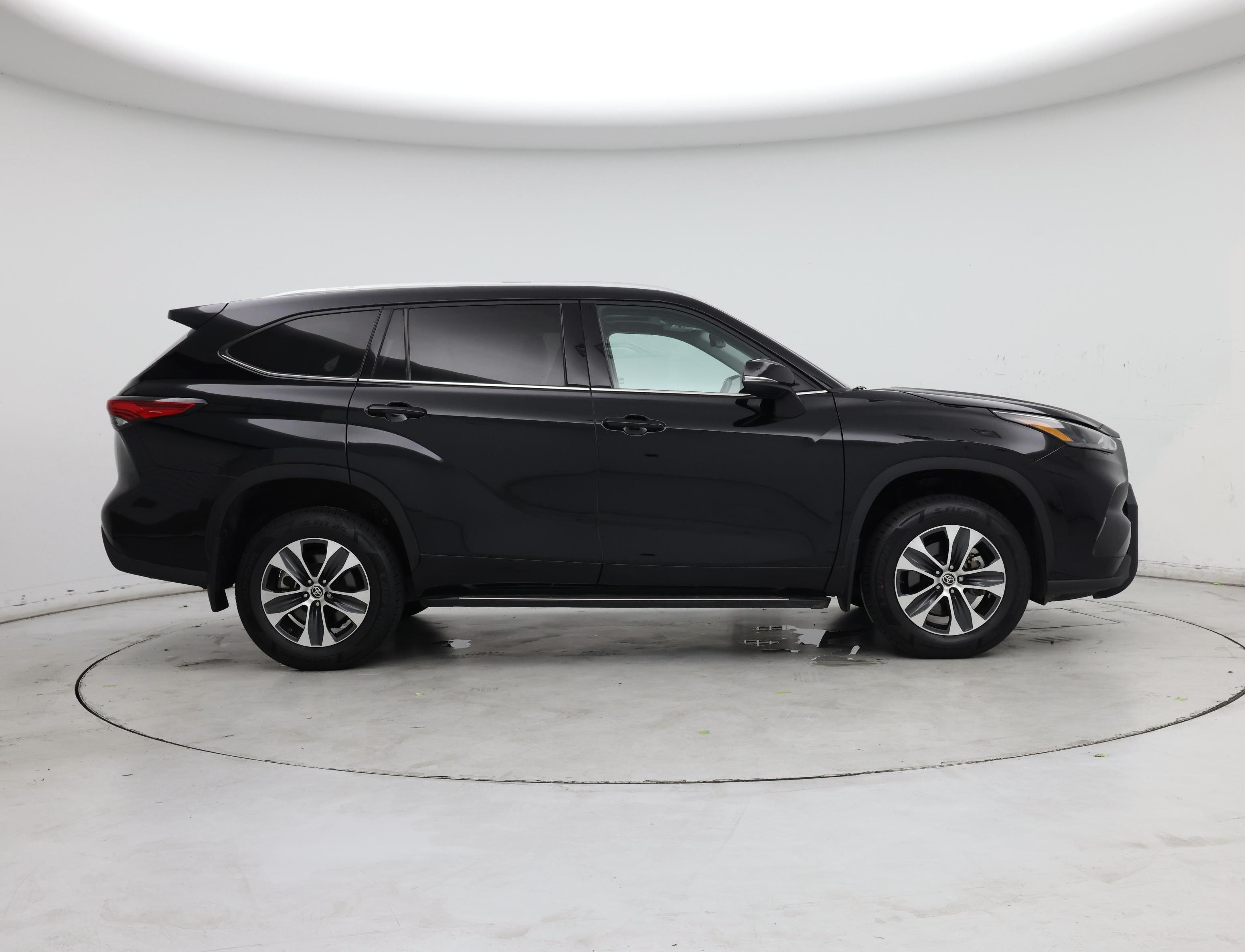 Thumbnail: 2022 Toyota Highlander - 7