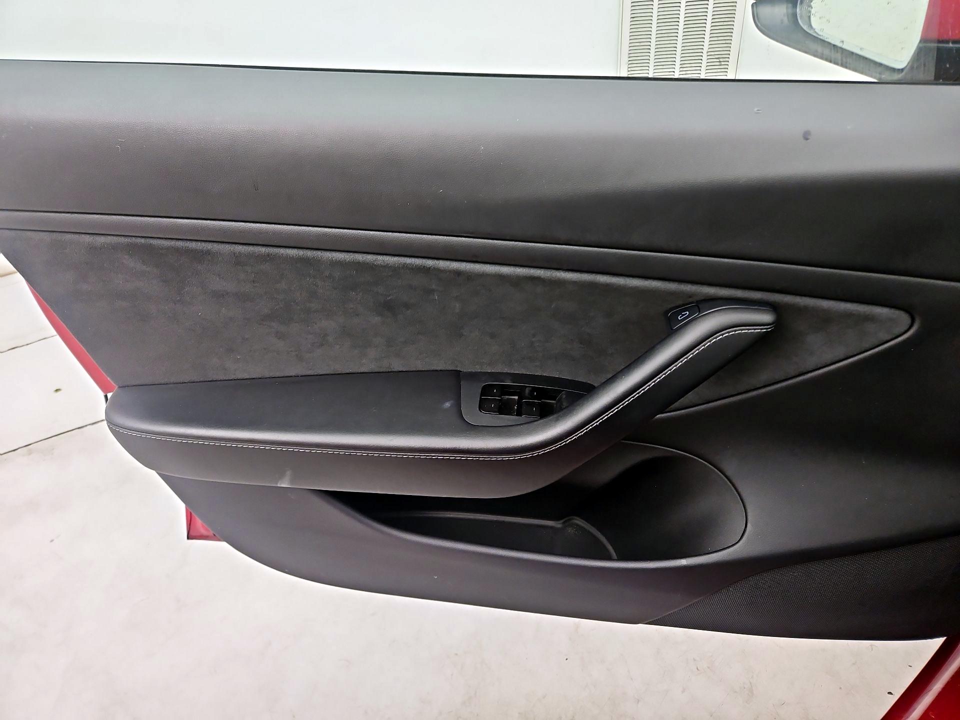 Thumbnail: 2021 Tesla Model 3 - 12