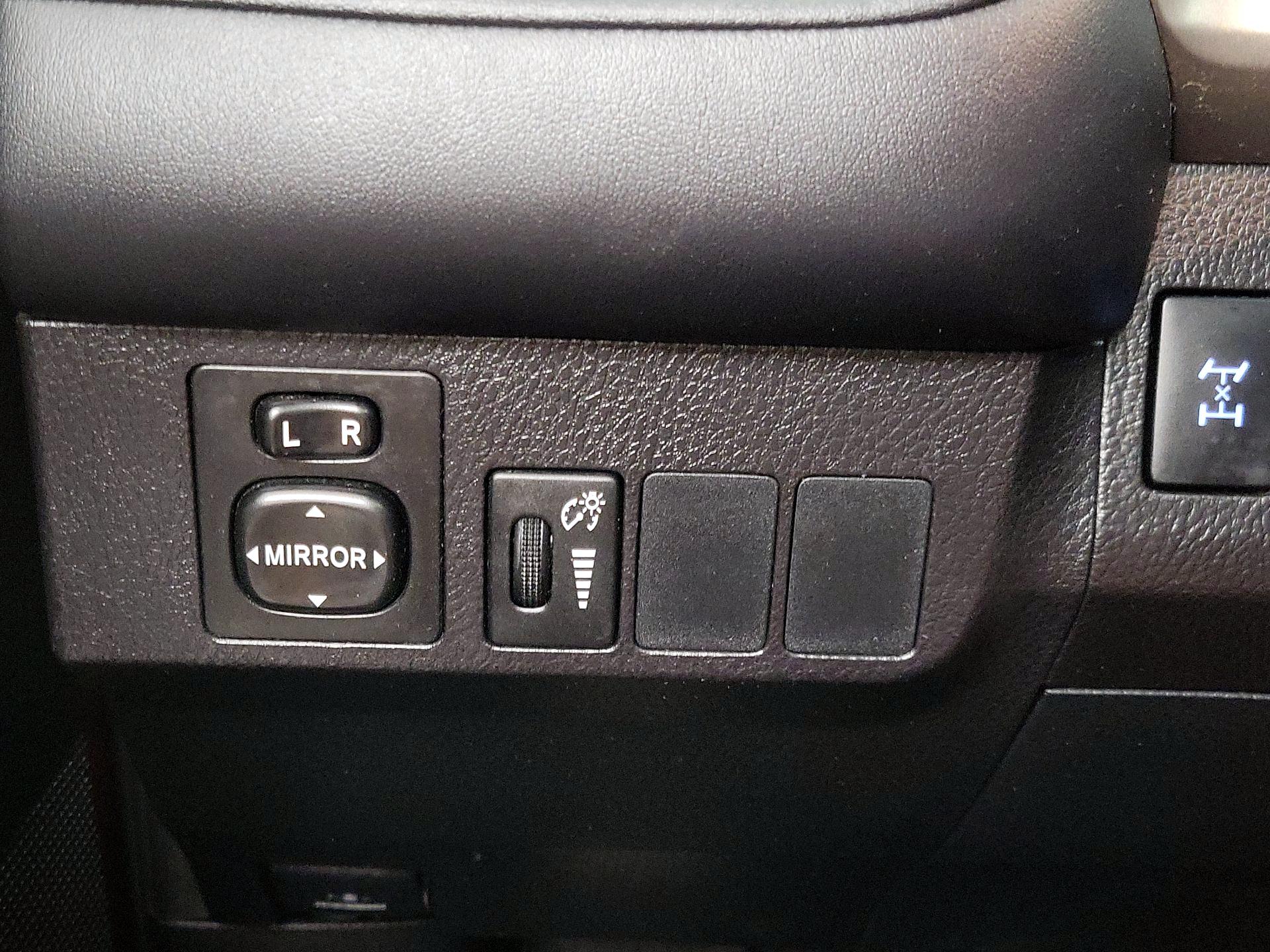 Thumbnail: 2016 Toyota RAV4 - 13