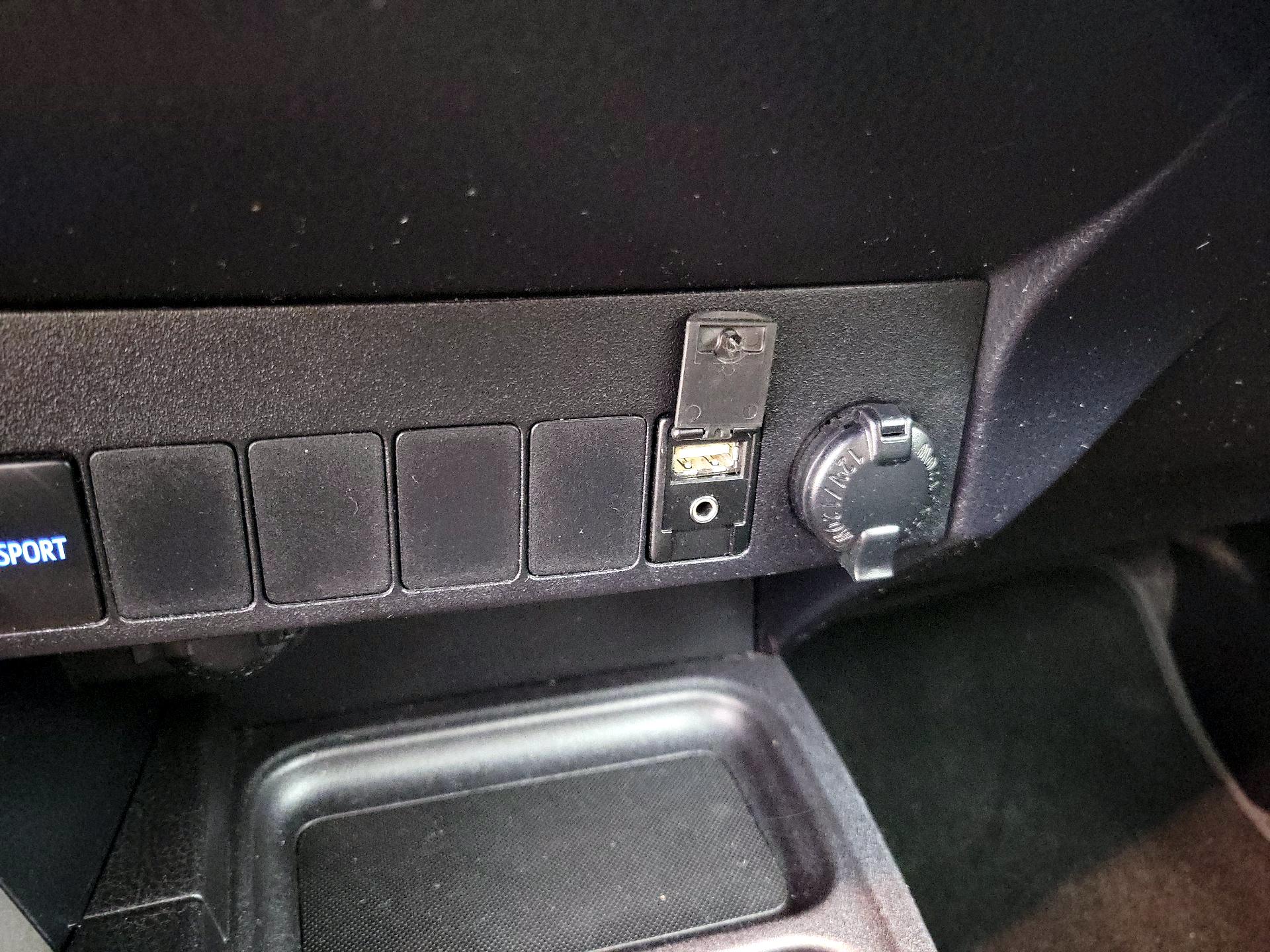 Thumbnail: 2016 Toyota RAV4 - 18