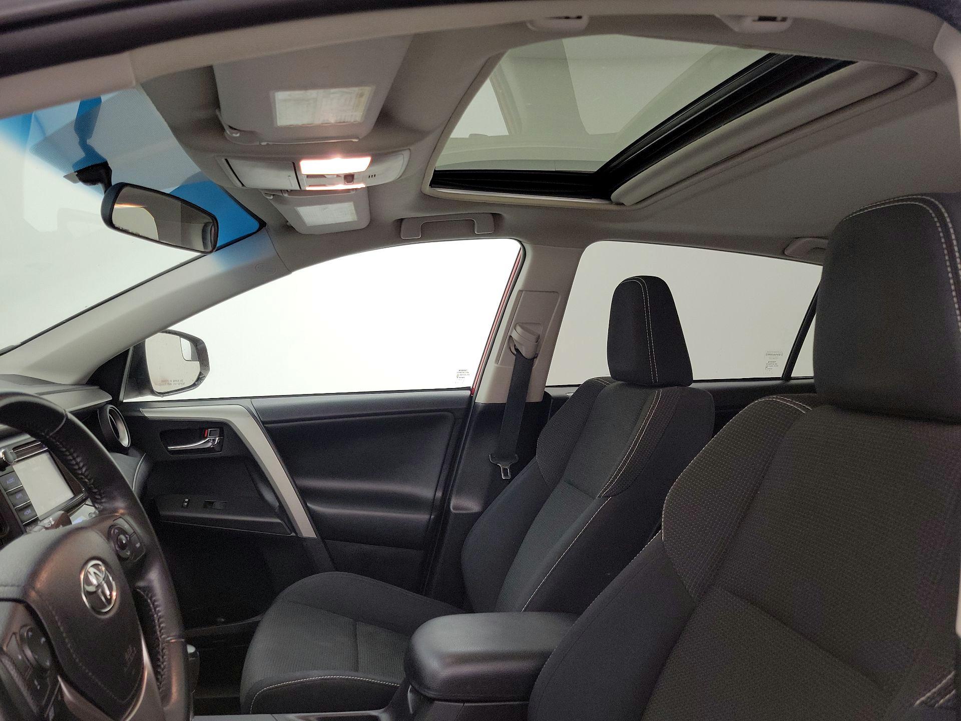 Thumbnail: 2016 Toyota RAV4 - 19