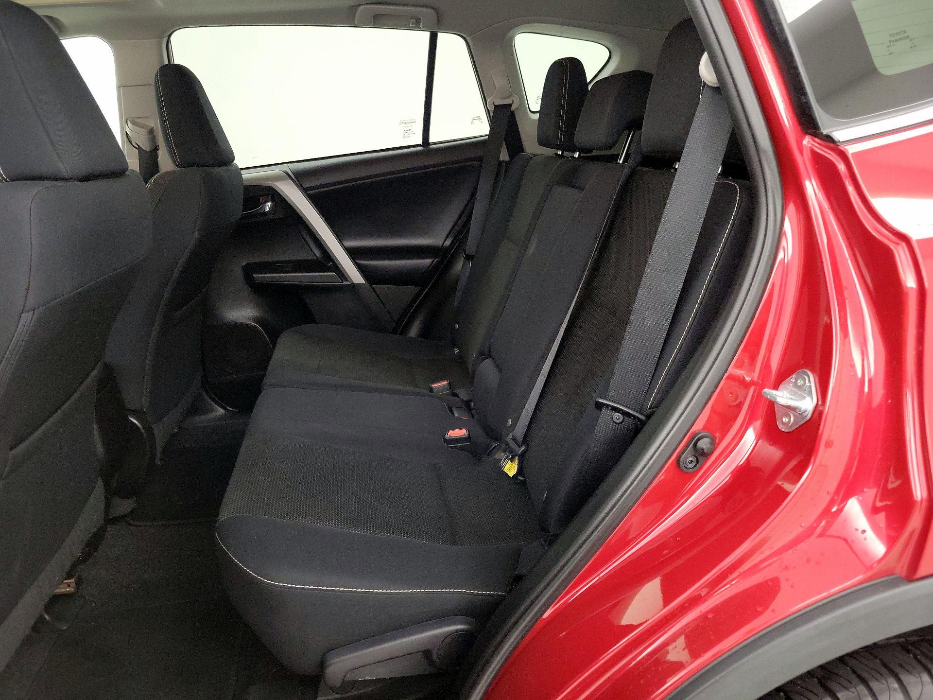 Thumbnail: 2016 Toyota RAV4 - 20