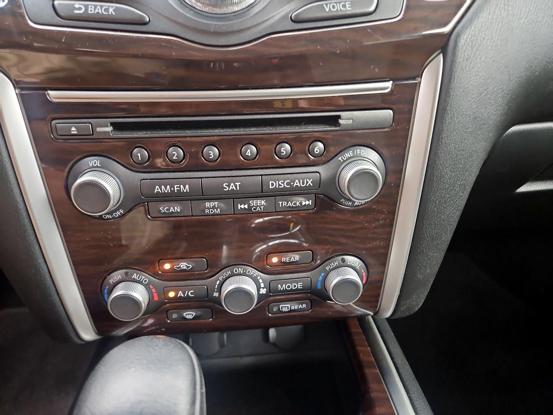 Thumbnail: 2015 Nissan Pathfinder - 17