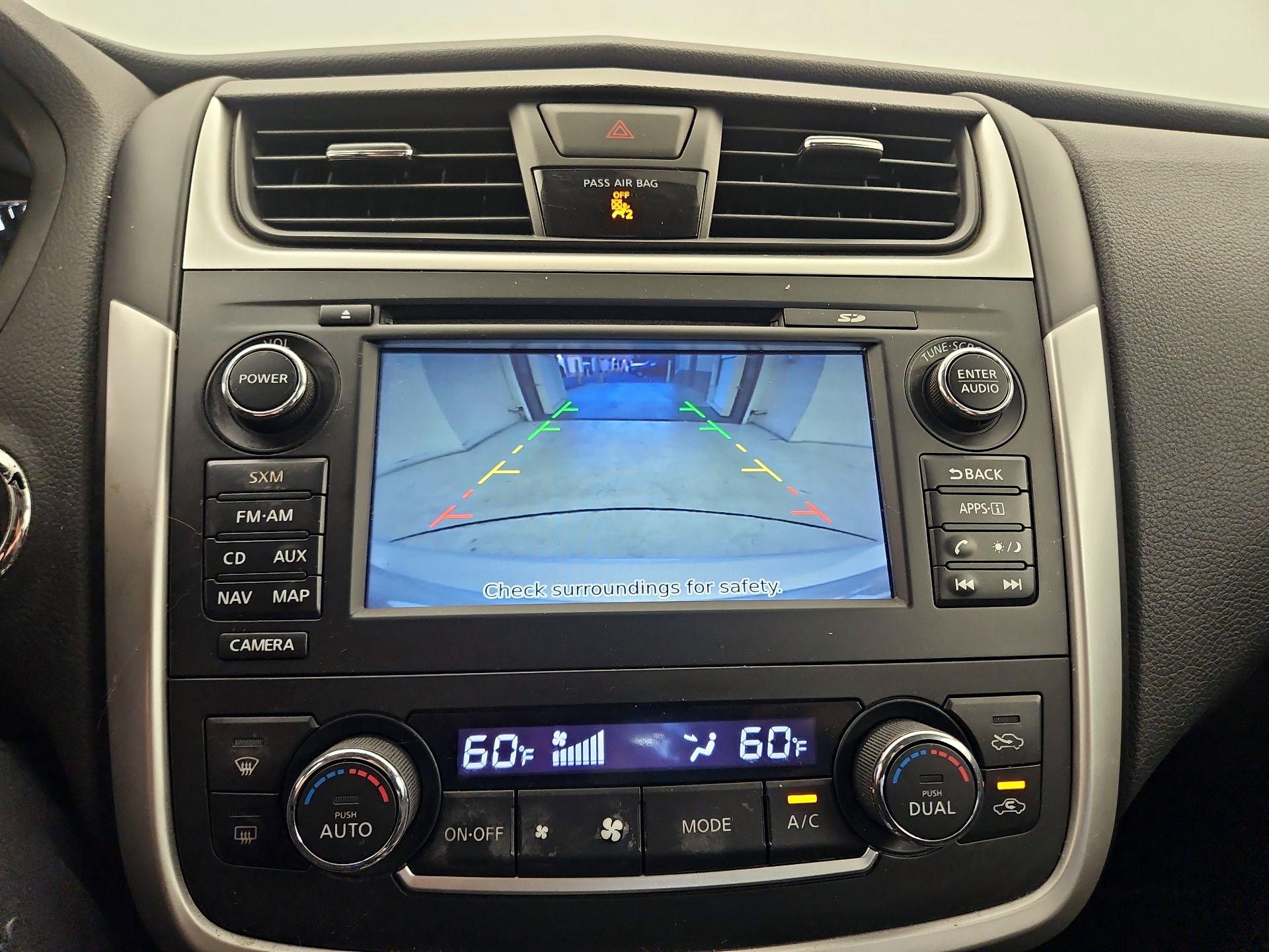 Thumbnail: 2016 Nissan Altima - 15