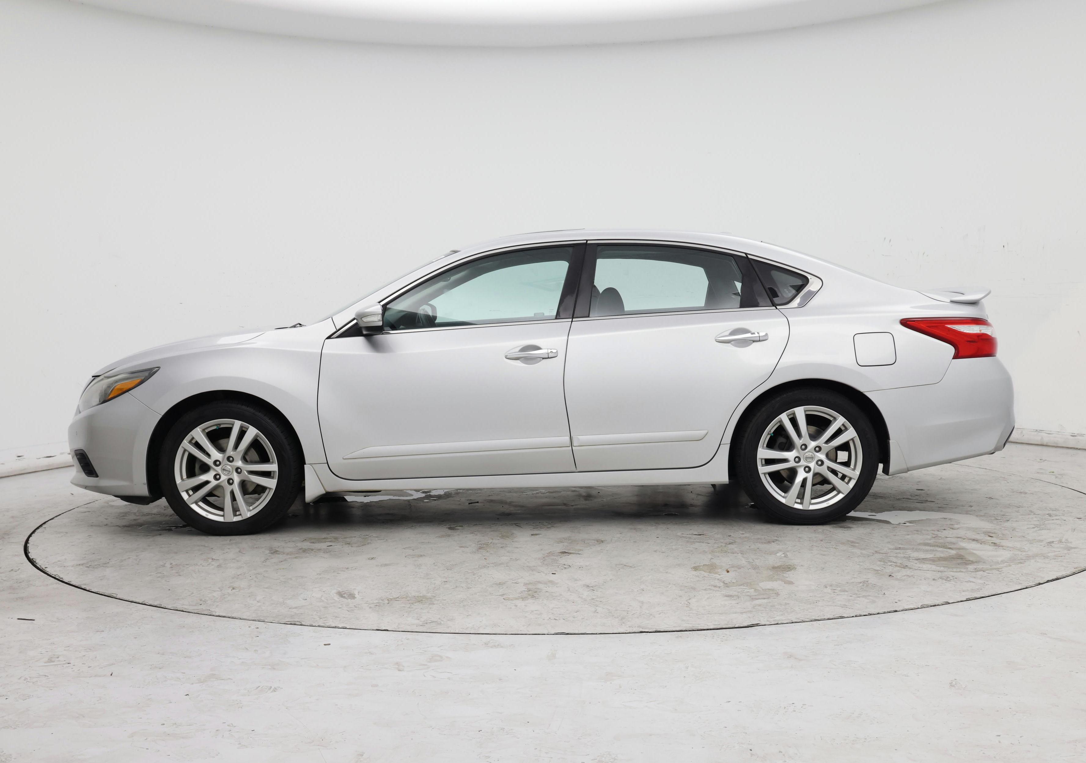 Thumbnail: 2016 Nissan Altima - 3