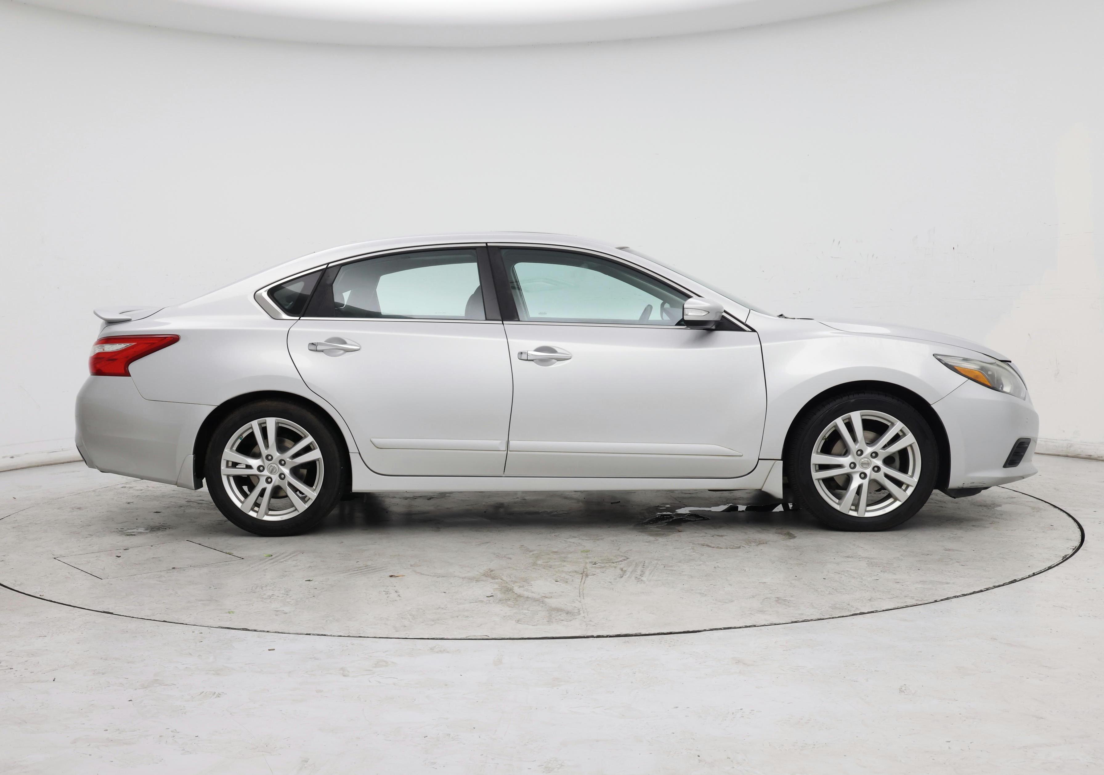 Thumbnail: 2016 Nissan Altima - 7